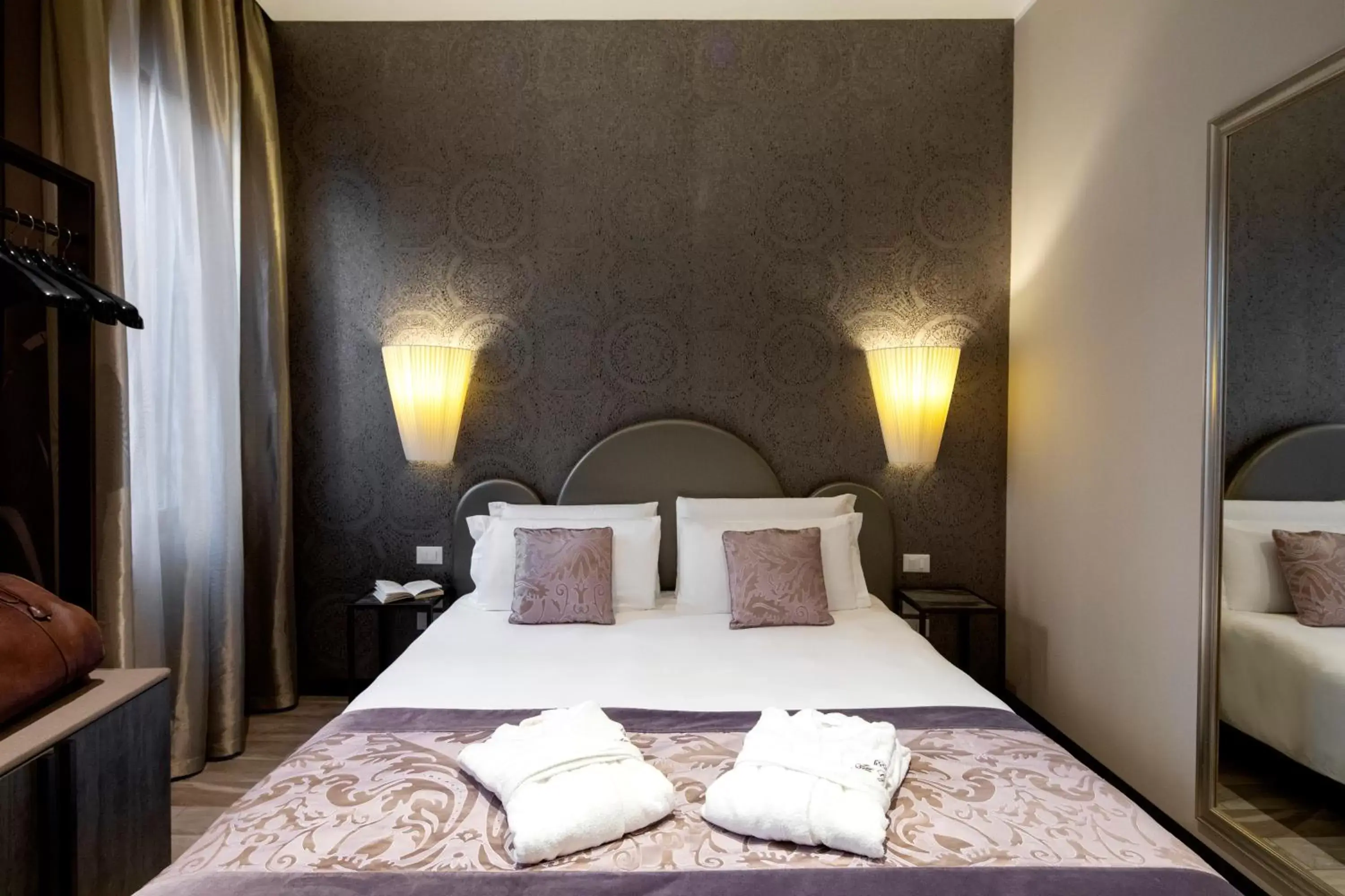 Bed in Alle Guglie Boutique Hotel