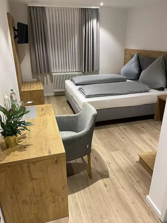 Bedroom, Bed in Hotel Gasthof zur Post