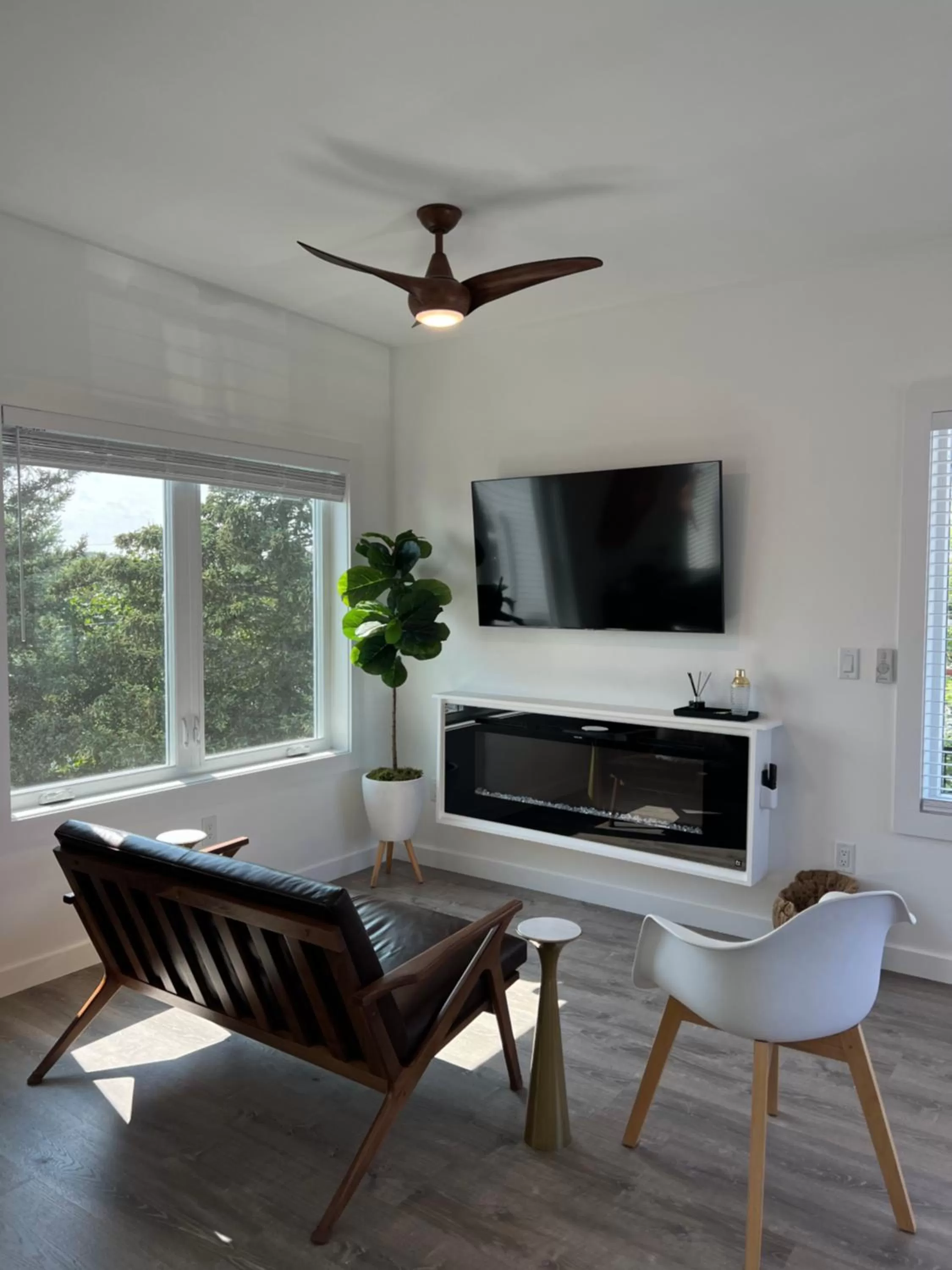 TV and multimedia, TV/Entertainment Center in ViewPoint Hotel