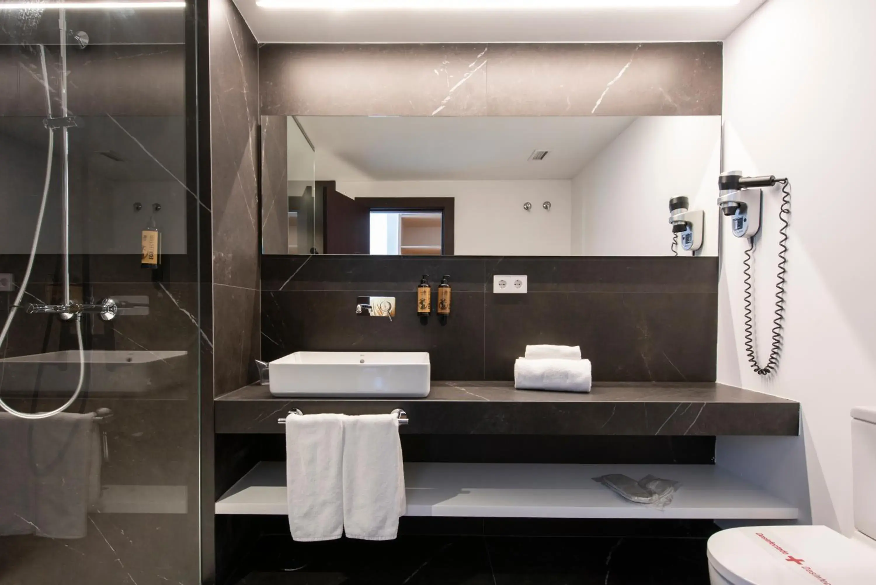 Shower, Bathroom in Hotel America Vigo