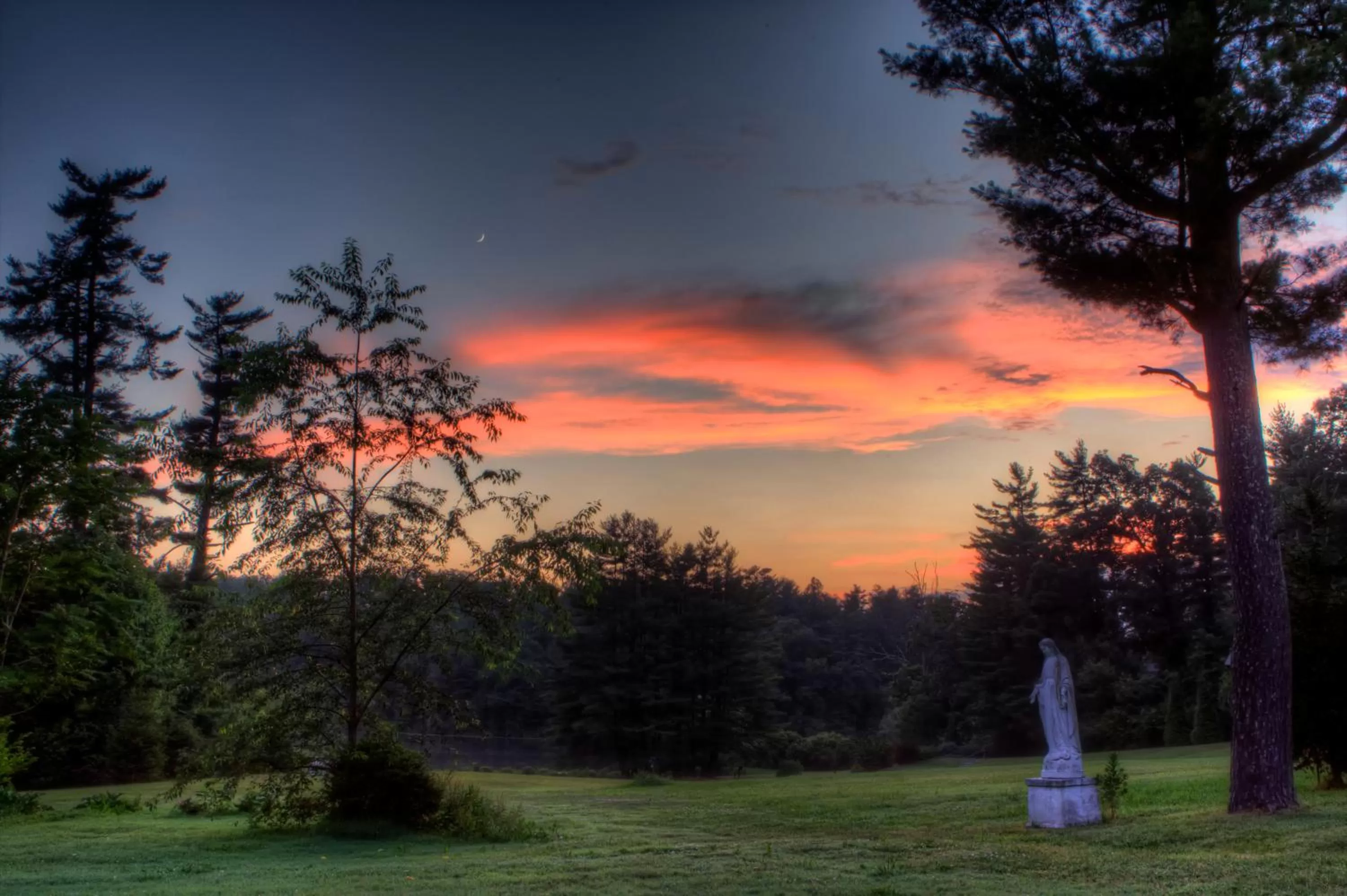 Natural landscape in Highland Lake Inn & Resort - Flat Rock