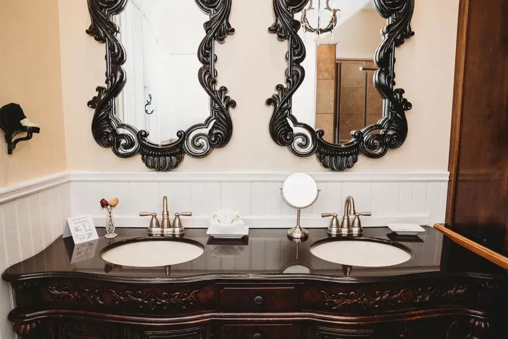 Bathroom in Grey Gables Inn