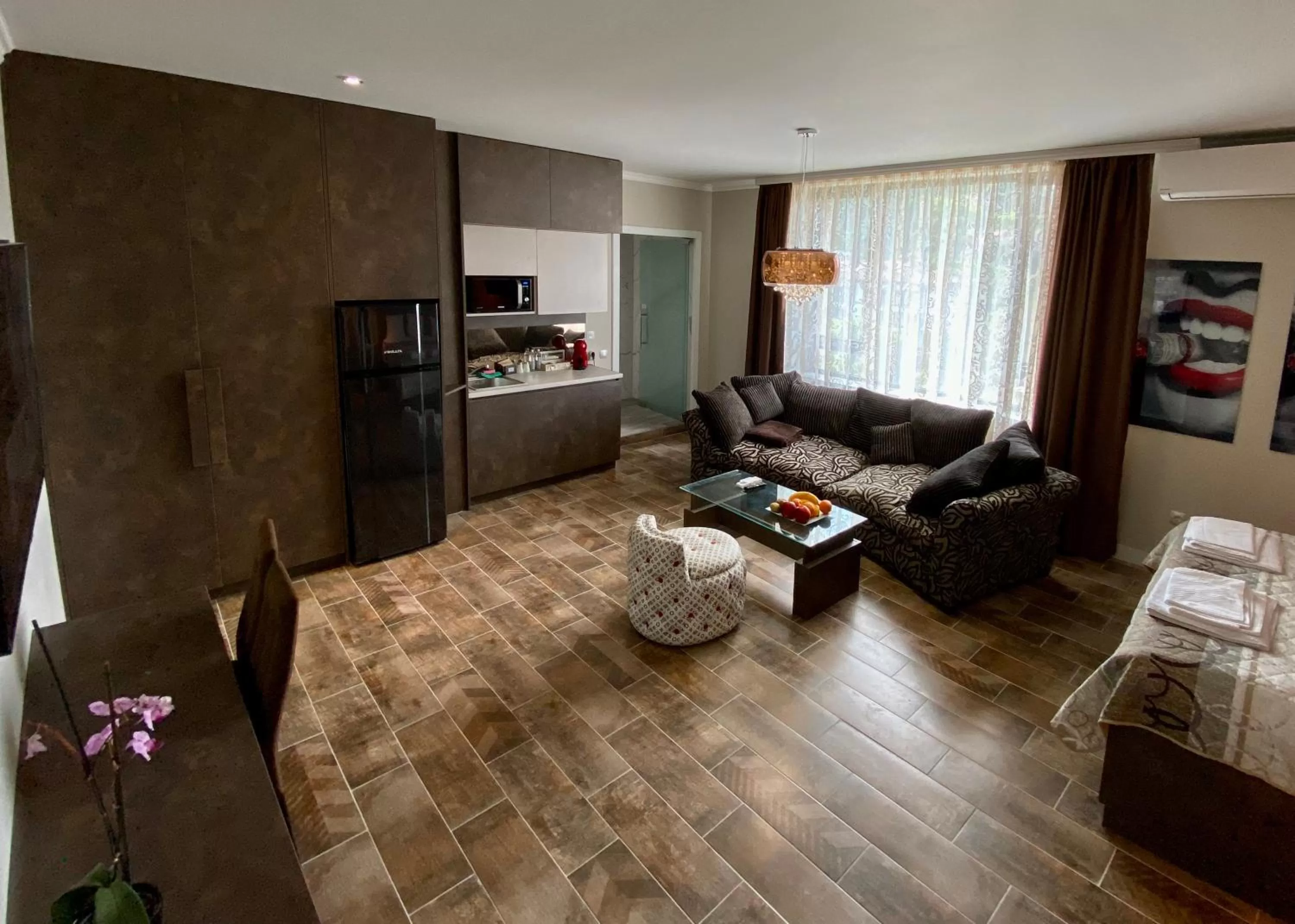 Communal lounge/ TV room, Bed in Luxury Apartments Ivon