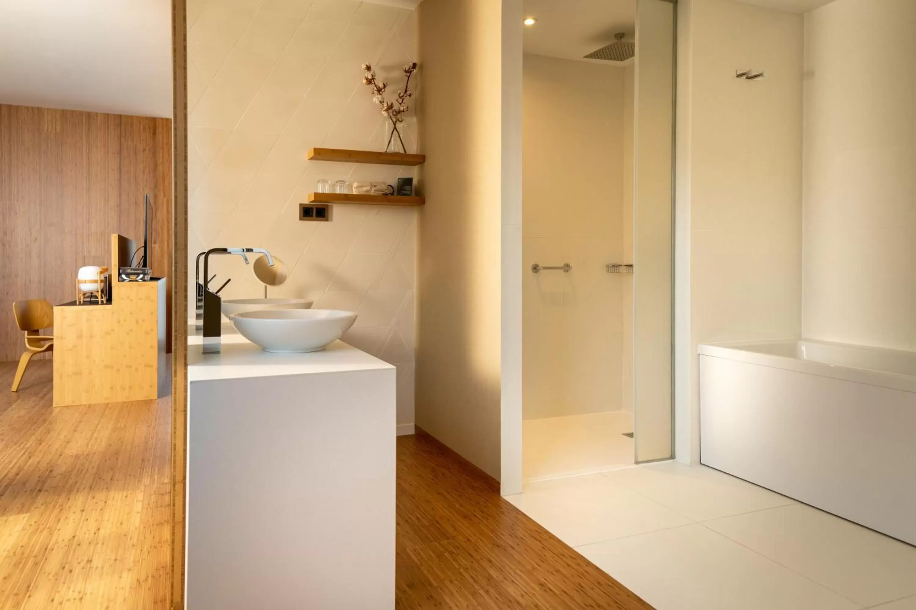 Shower, Bathroom in Ocean Drive Barcelona