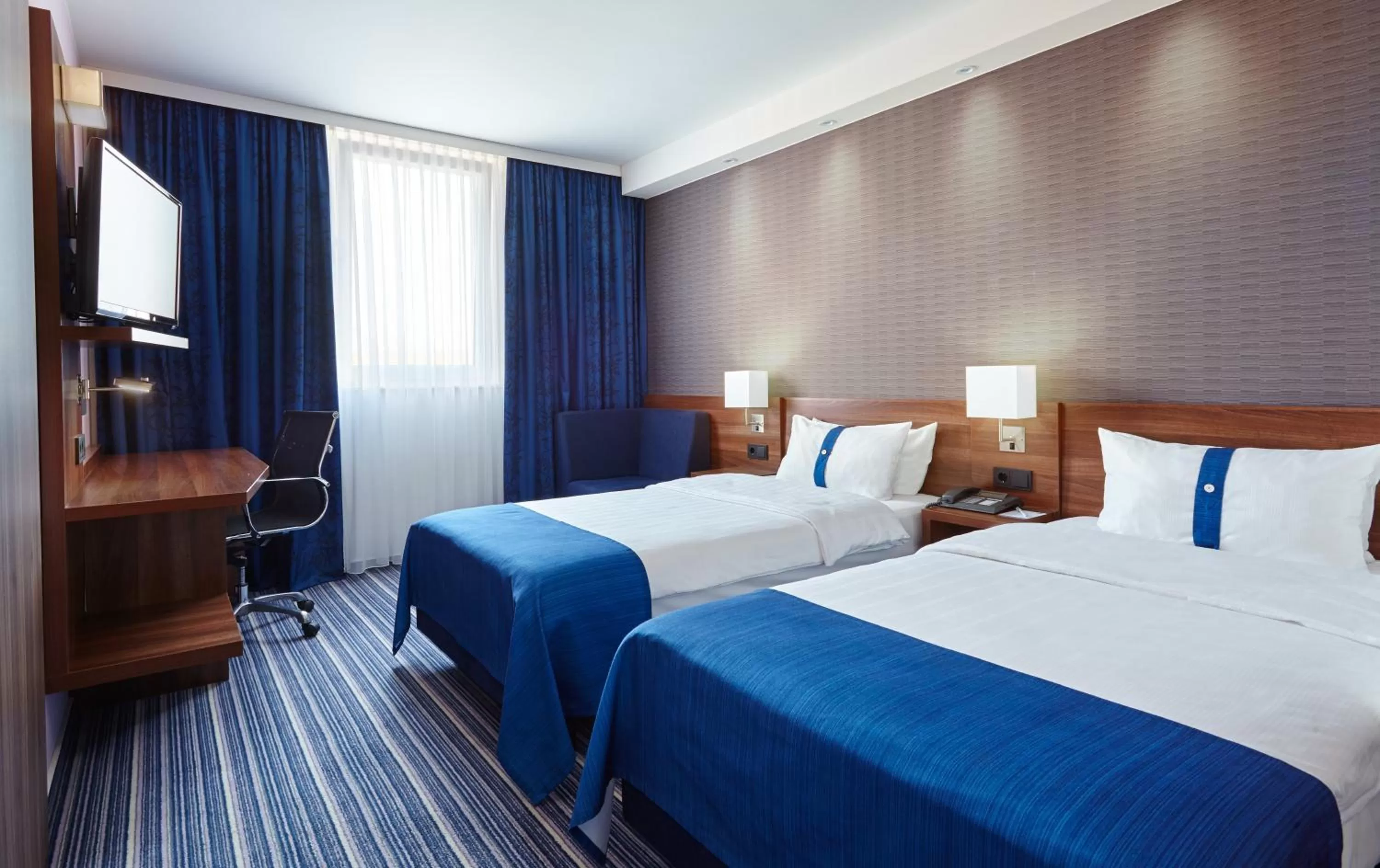 Photo of the whole room, Bed in Holiday Inn Express Neunkirchen by IHG