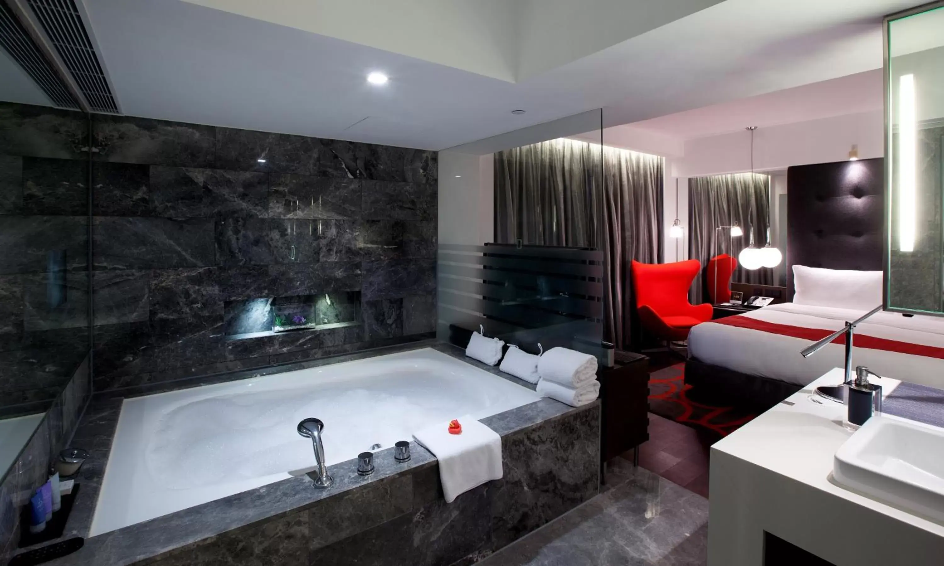 Bath in The Mira Hong Kong