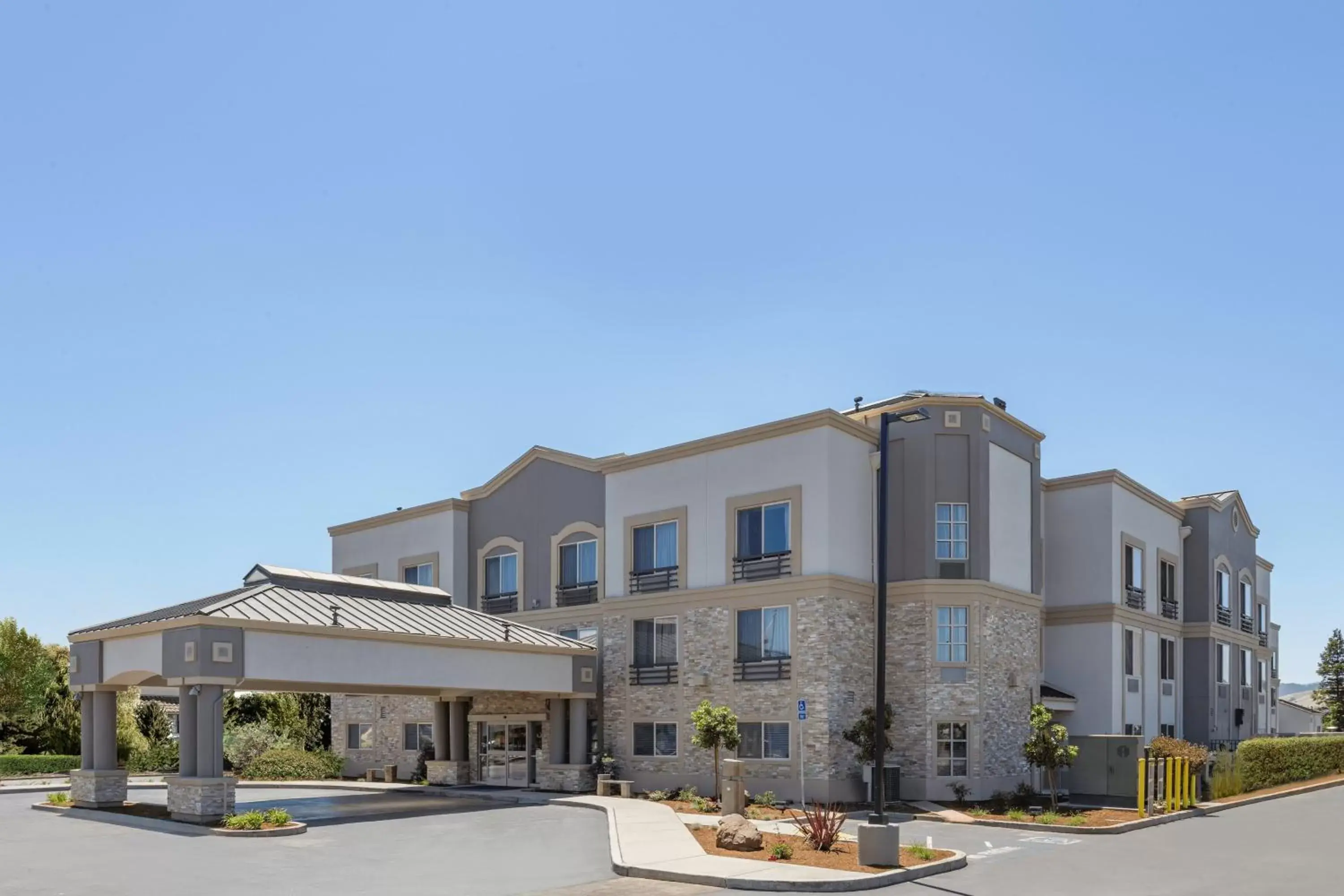 Property building in Holiday Inn Express Hotel & Suites San Jose-Morgan Hill by IHG Property building in Holiday Inn Express Hotel & Suites San Jose-Morgan Hill by IHG
