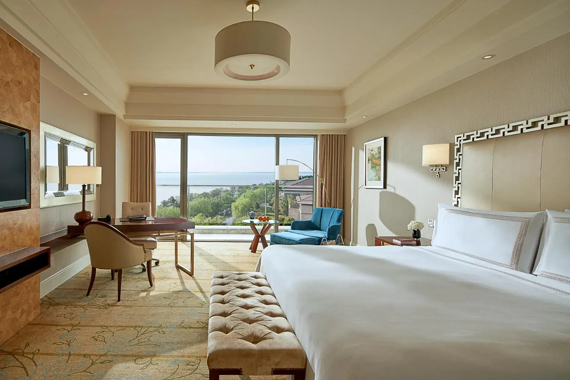 Property building, Bed in Fairmont Yangcheng Lake Property building, Bed in Fairmont Yangcheng Lake