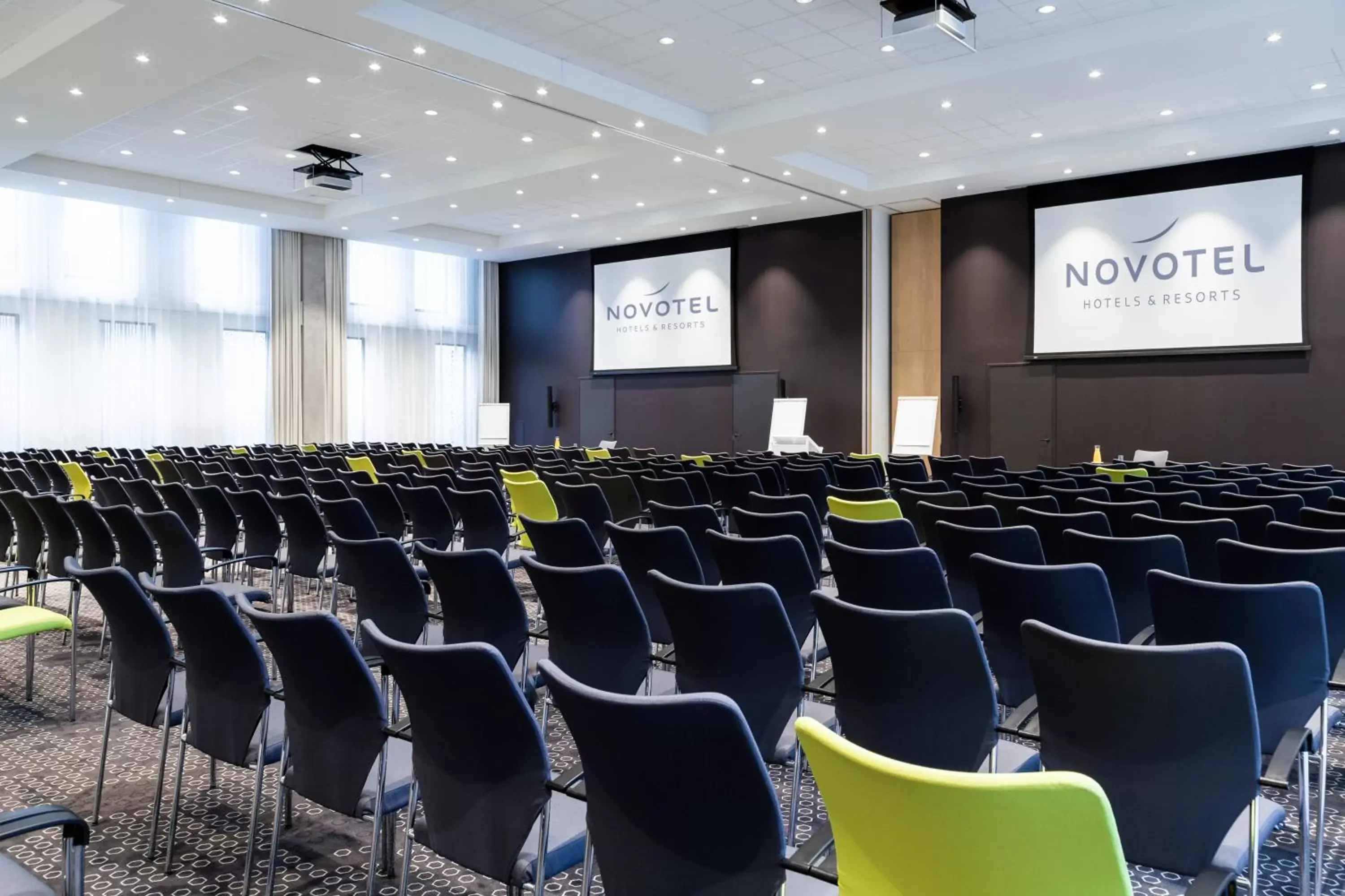 Business facilities in Novotel Amsterdam Schiphol Airport
