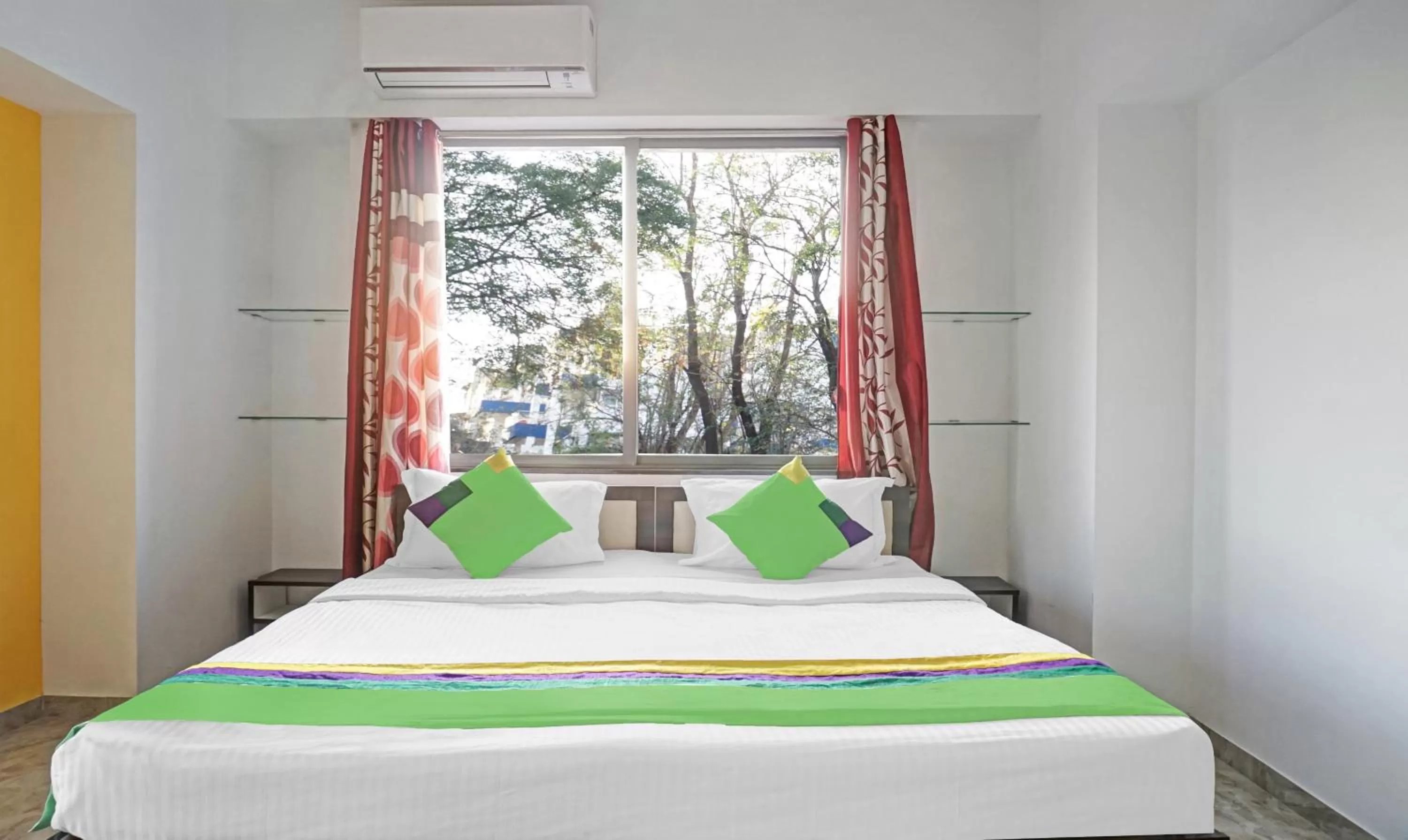 Bedroom, Bed in Treebo Atithi Corporate Stay Baner IT Hub