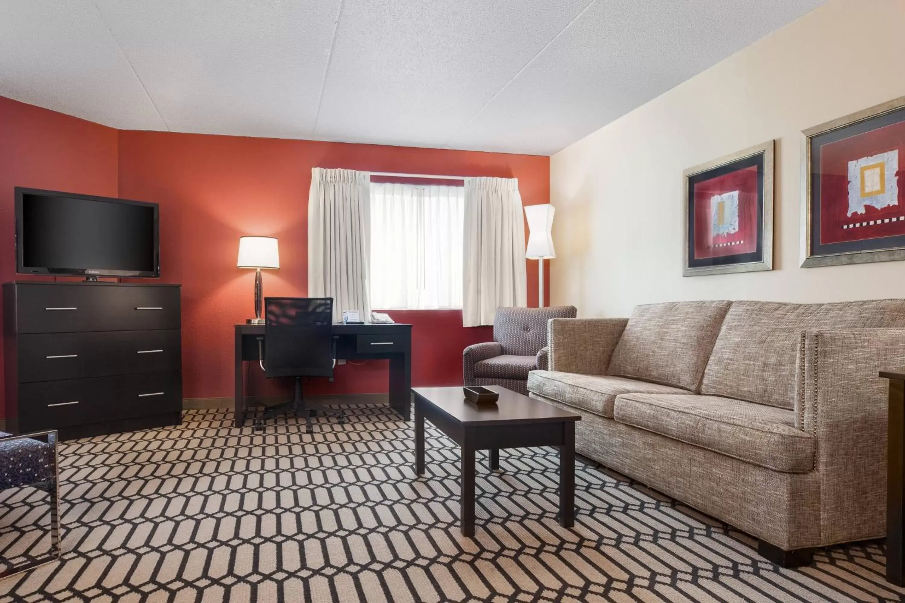 Bedroom, Seating Area in Delta Hotels by Marriott Fargo