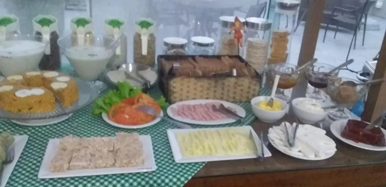 Restaurant/places to eat in Upper Hotel