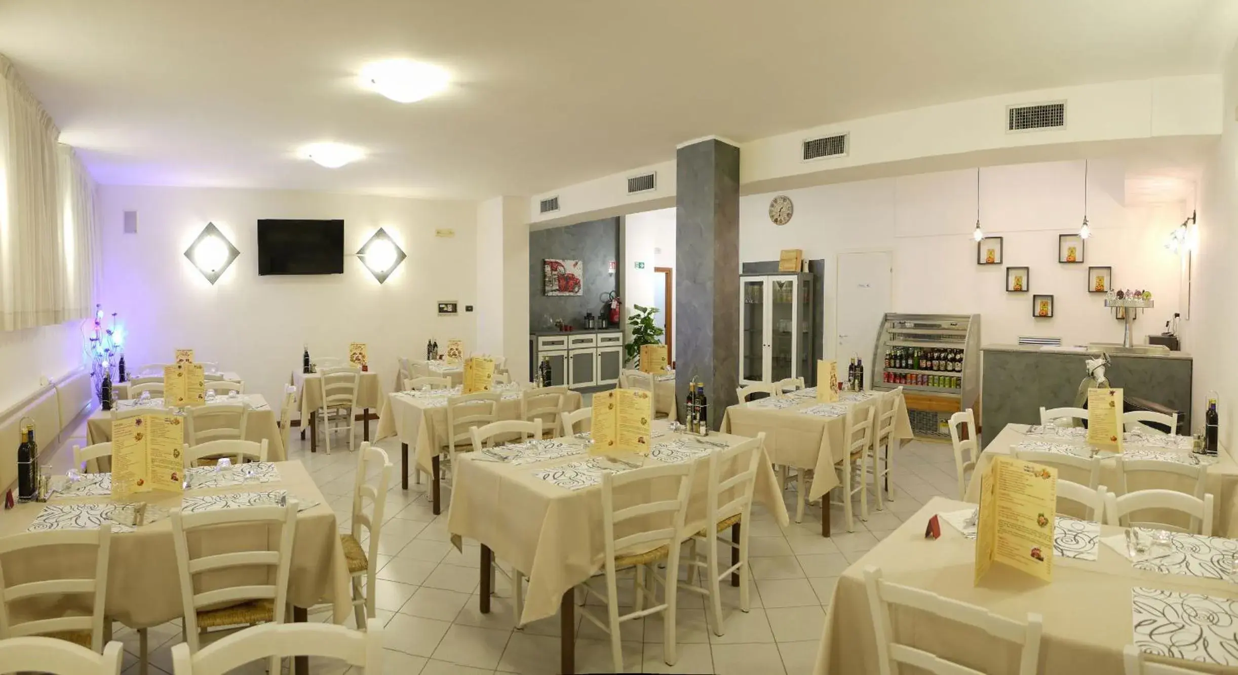 Restaurant/Places to Eat in ALA Hotel