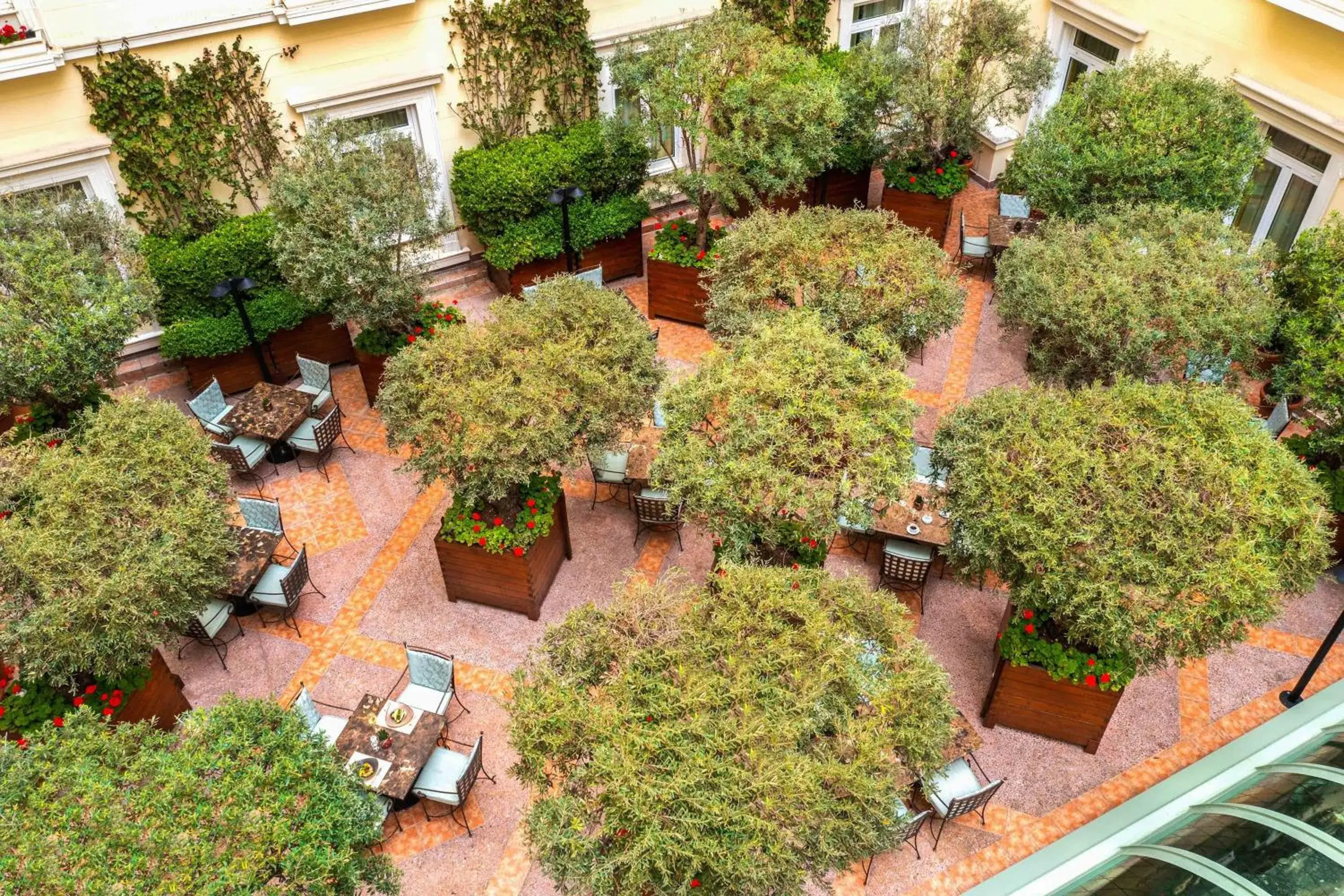 Lounge or bar, Bird's-eye View in Hotel Grande Bretagne, a Luxury Collection Hotel, Athens