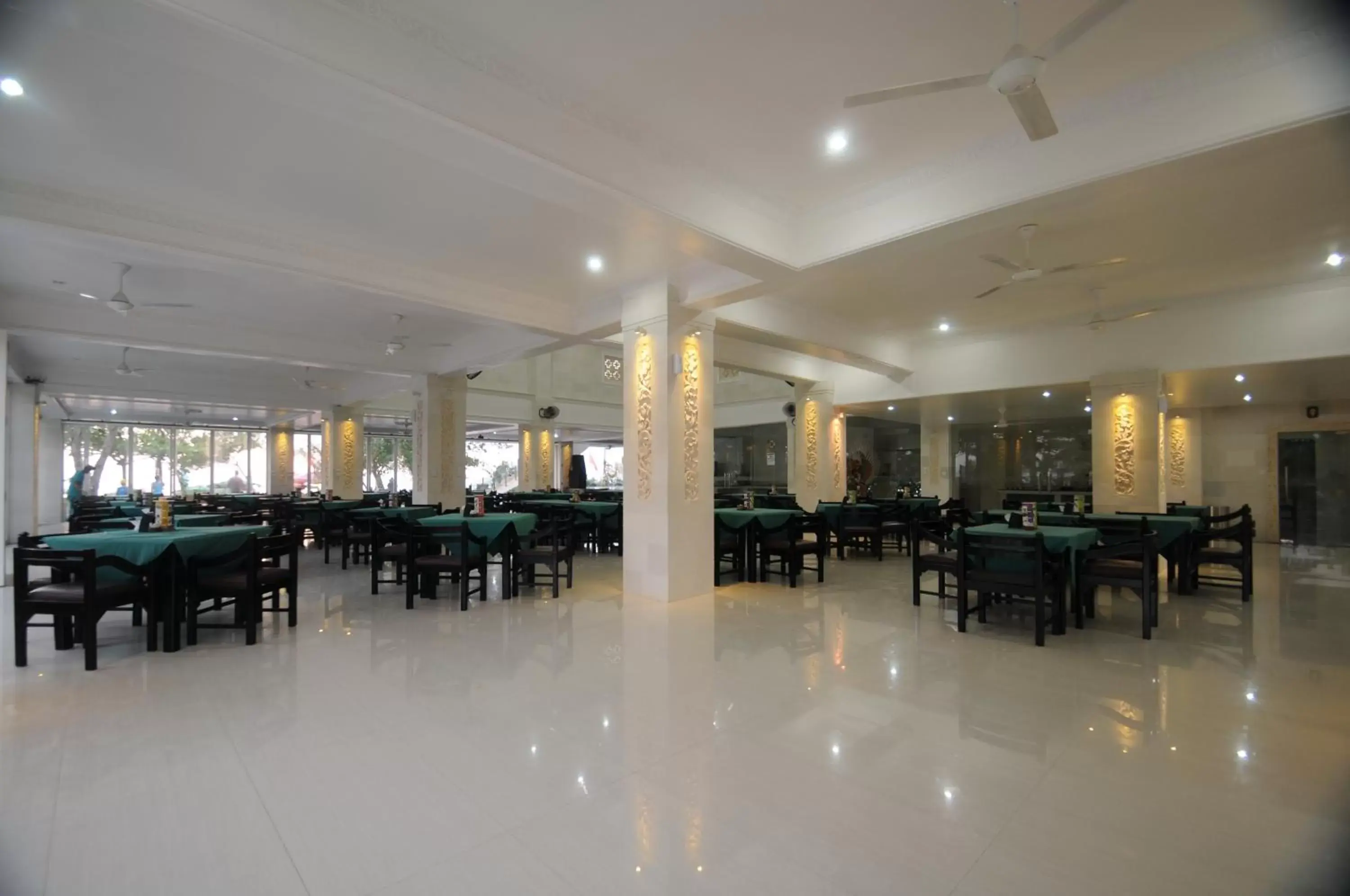 Restaurant/Places to Eat in Melasti Beach Resort & Spa Legian