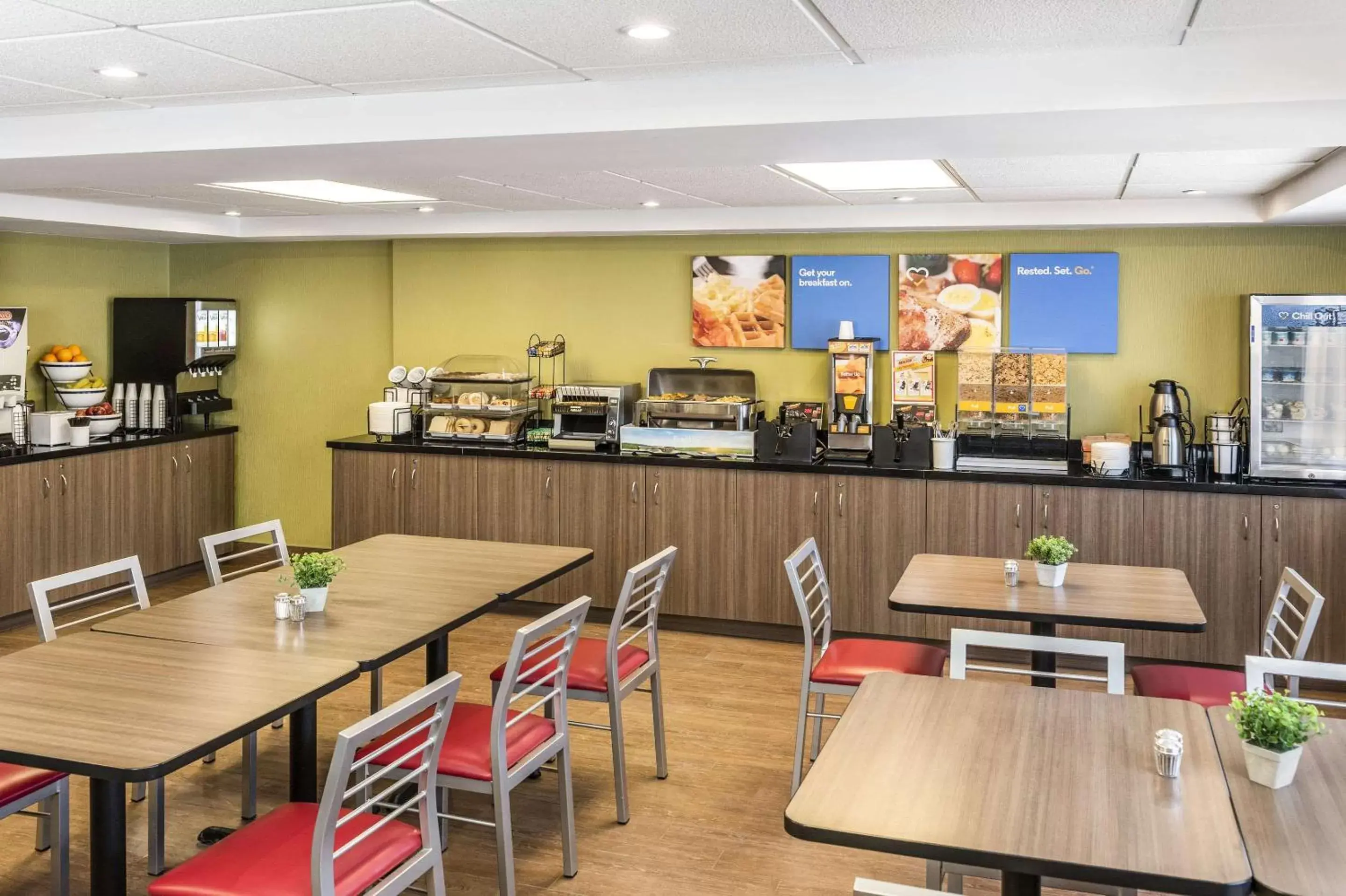 Restaurant/Places to Eat in Comfort Inn Moncton East
