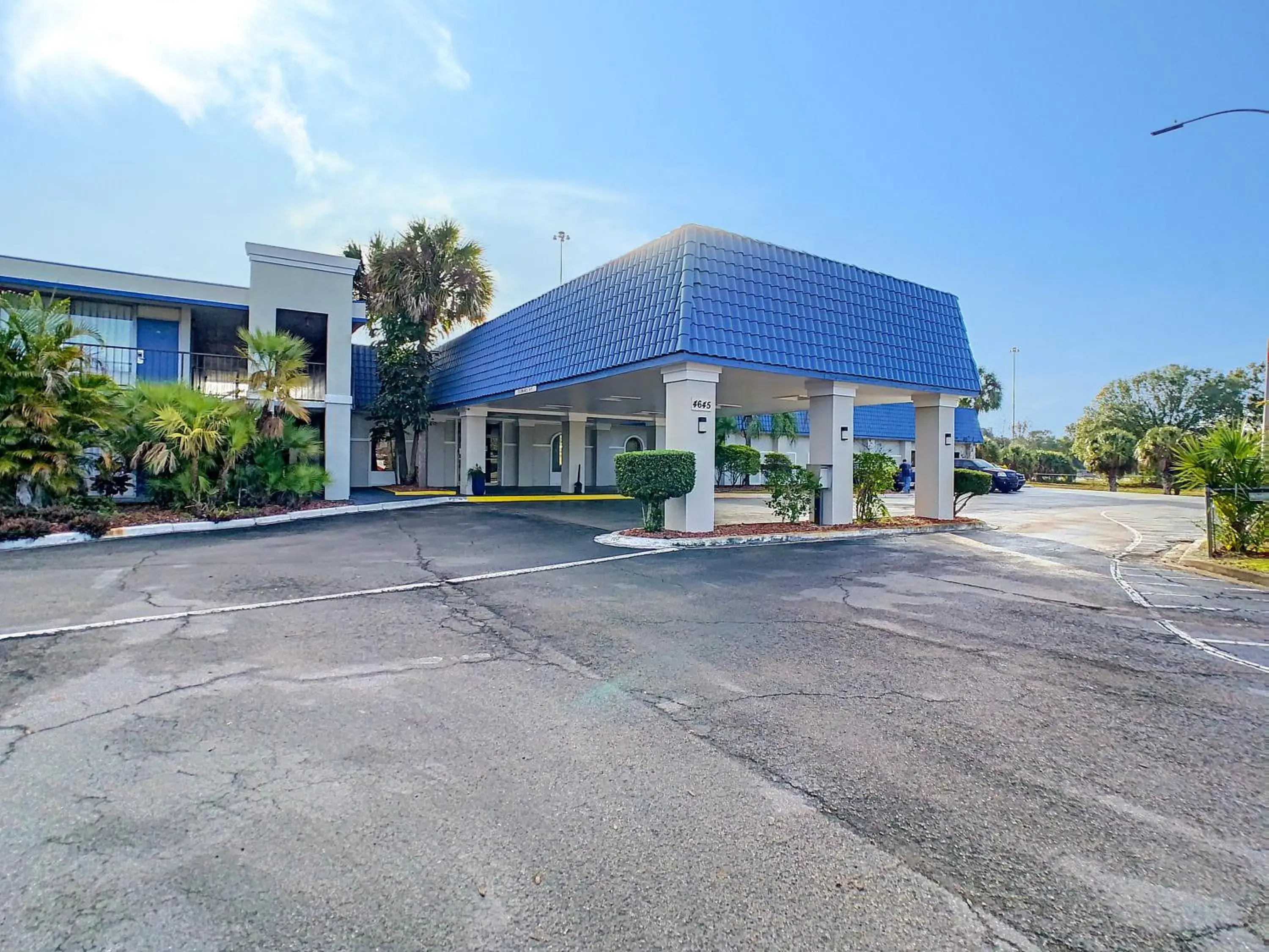 Property Building in Stayable Suites Lakeland