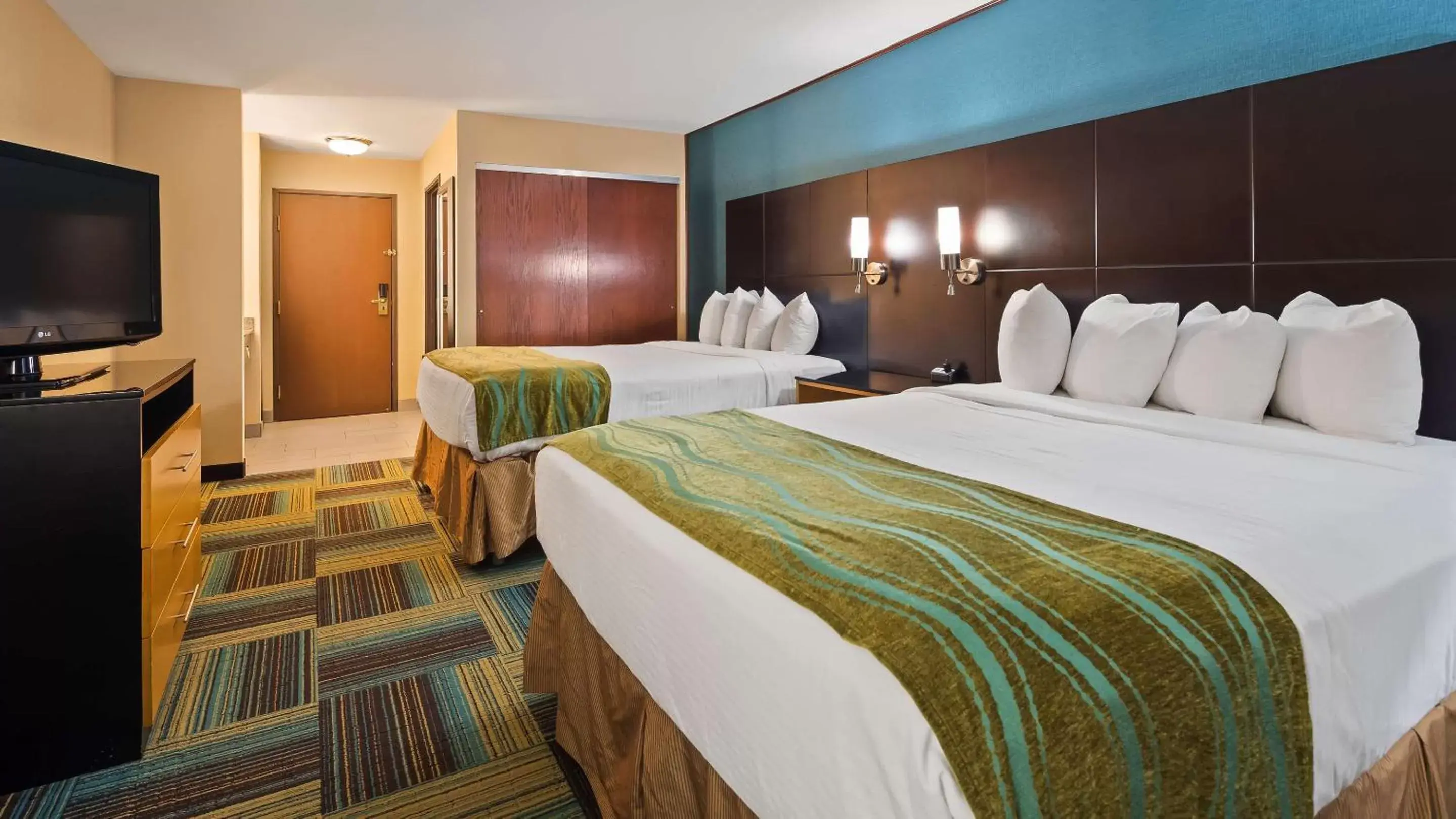 Queen Room with Two Queen Beds - Disability Access in Best Western St. Louis Inn