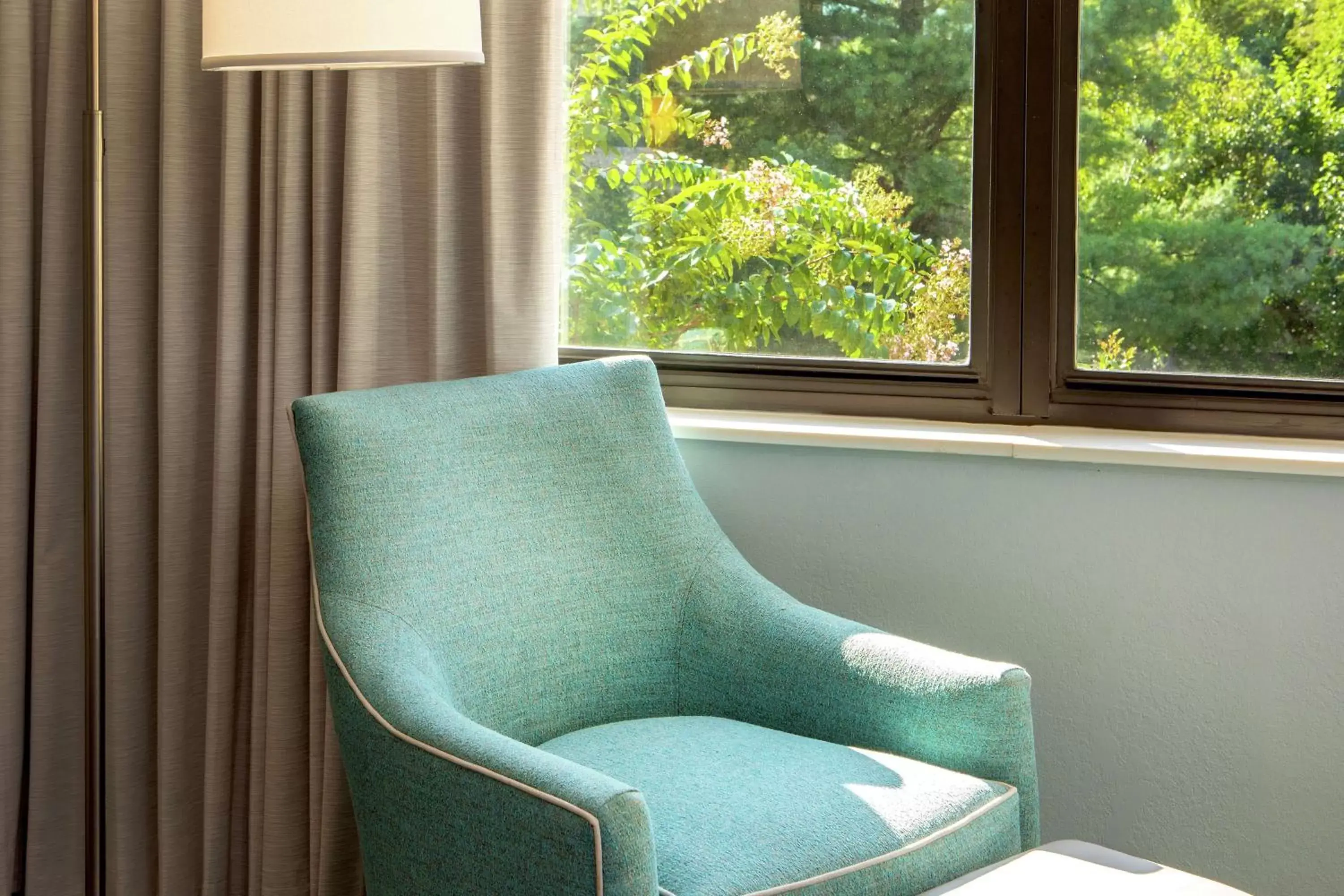 Living room, Seating Area in DoubleTree by Hilton Columbia