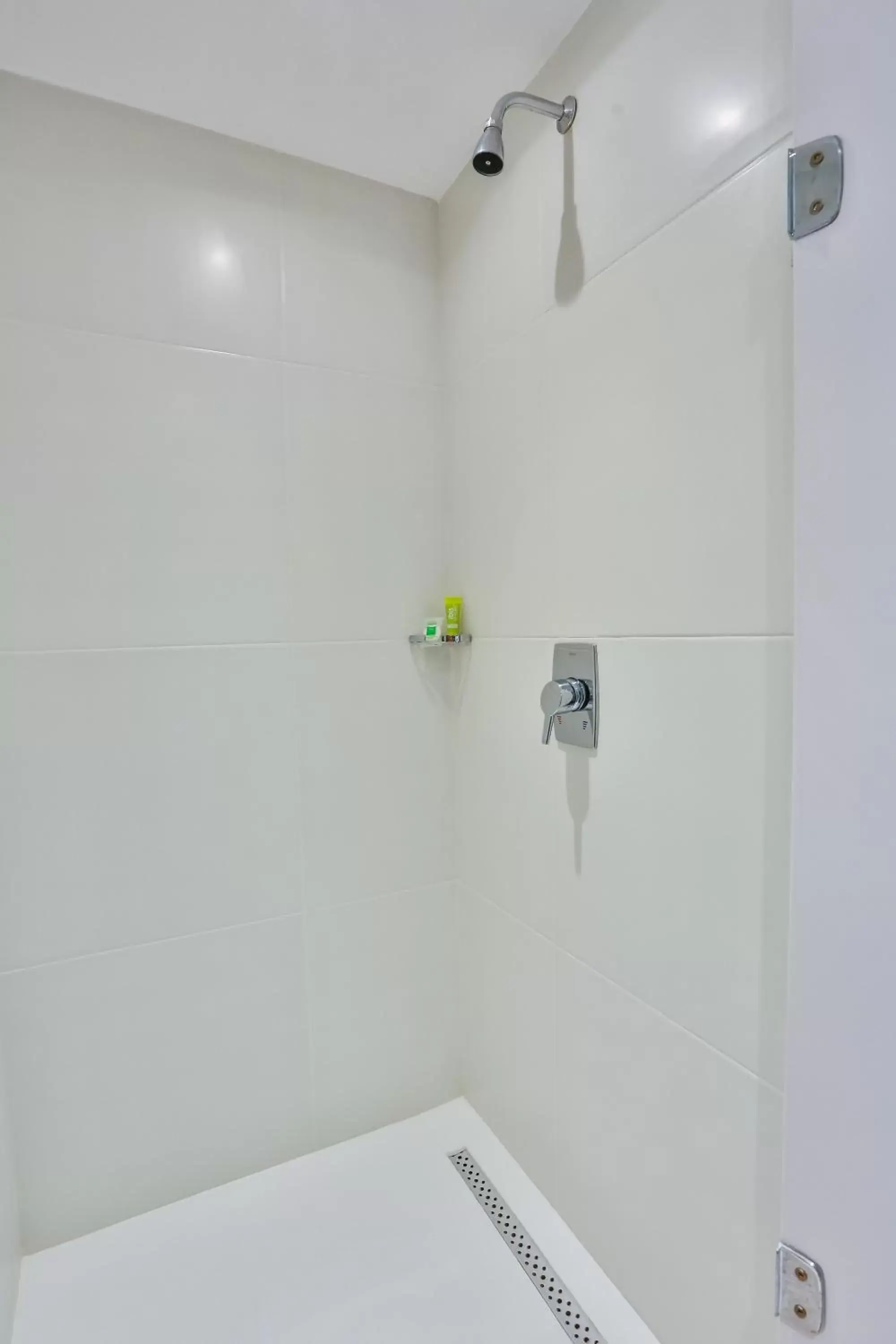 Bathroom in ibis Styles Goiania Marista