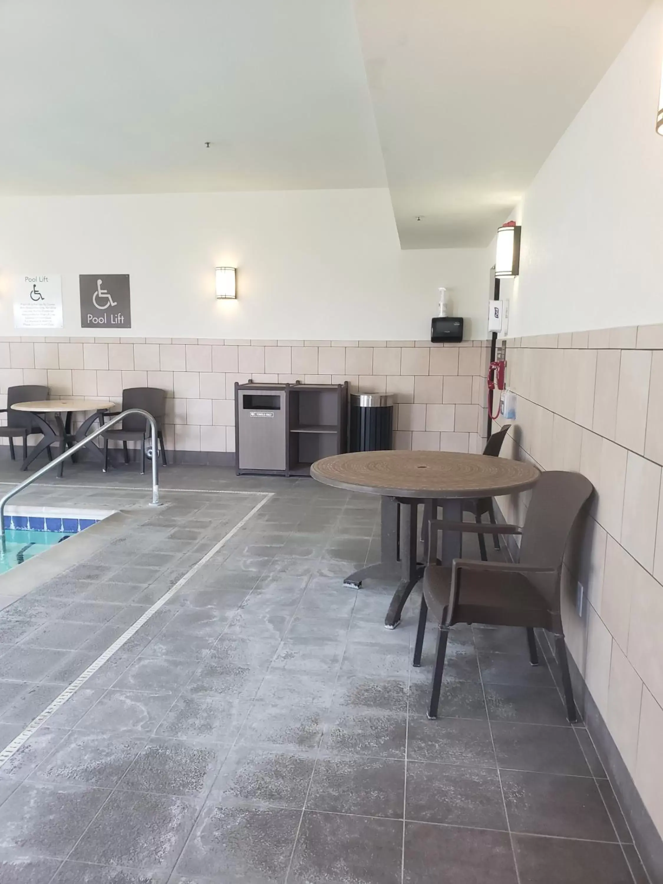 Swimming pool, Dining Area in Comfort Inn & Suites Sidney I-80