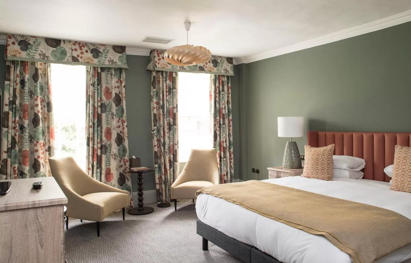 Photo of the whole room, Bed in Bush Hotel Farnham