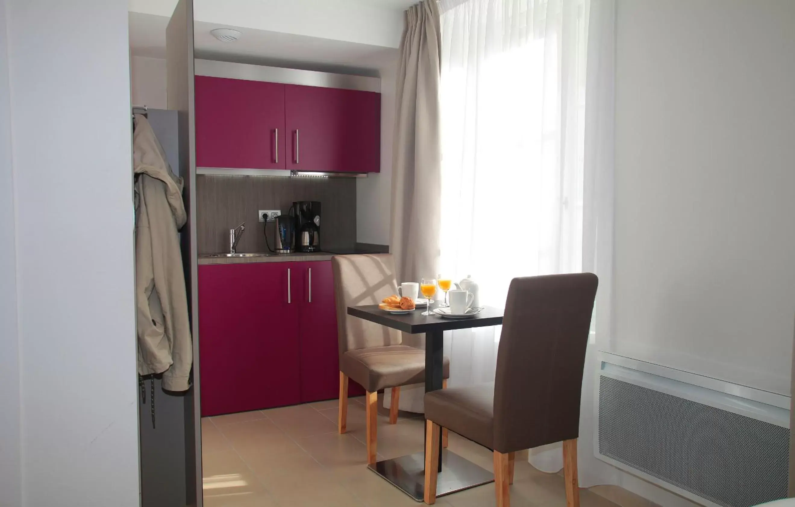 Kitchen or kitchenette, Kitchen/Kitchenette in Odalys City Dijon Les Cordeliers