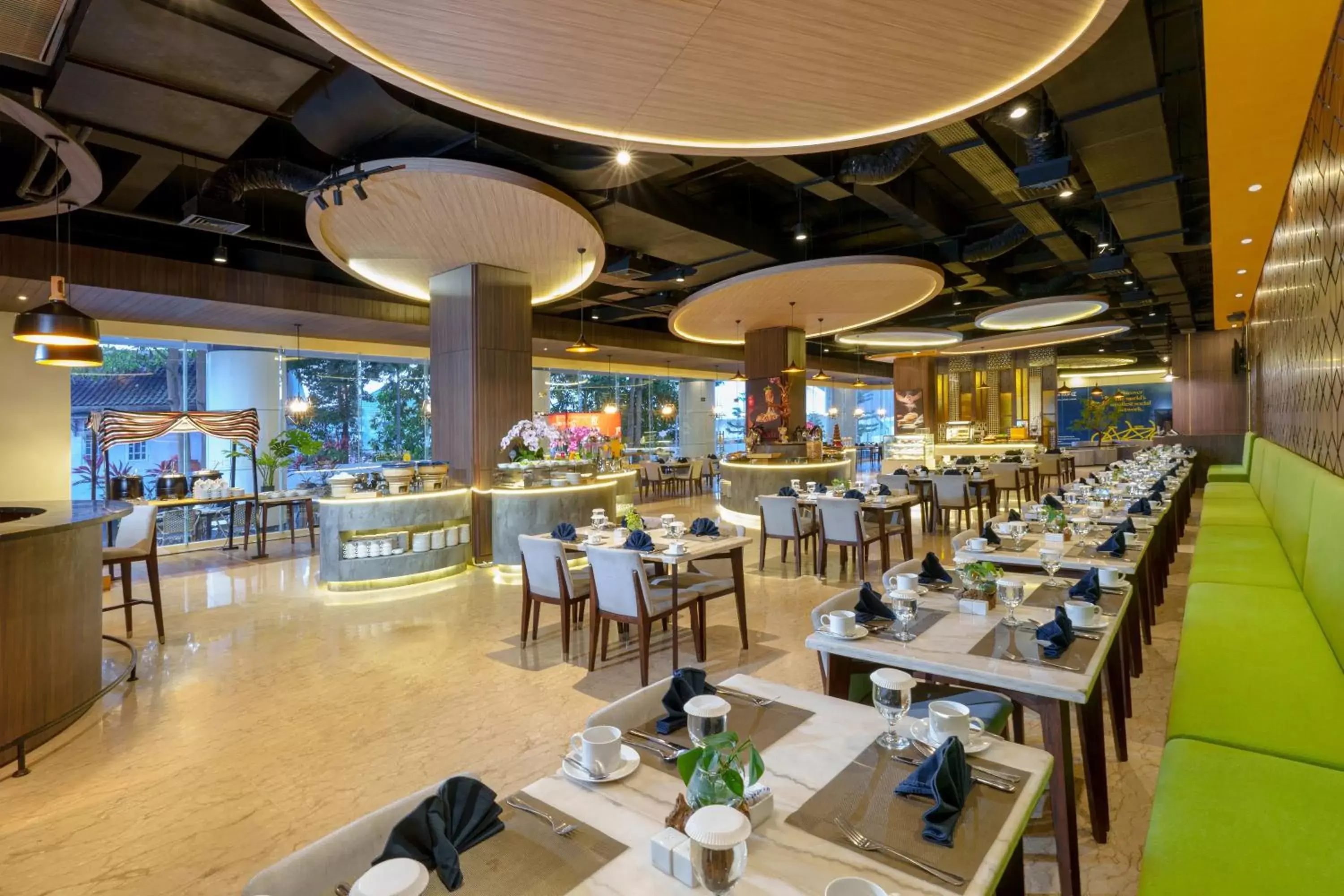 Restaurant/Places to Eat in Golden Tulip Springhill Lampung