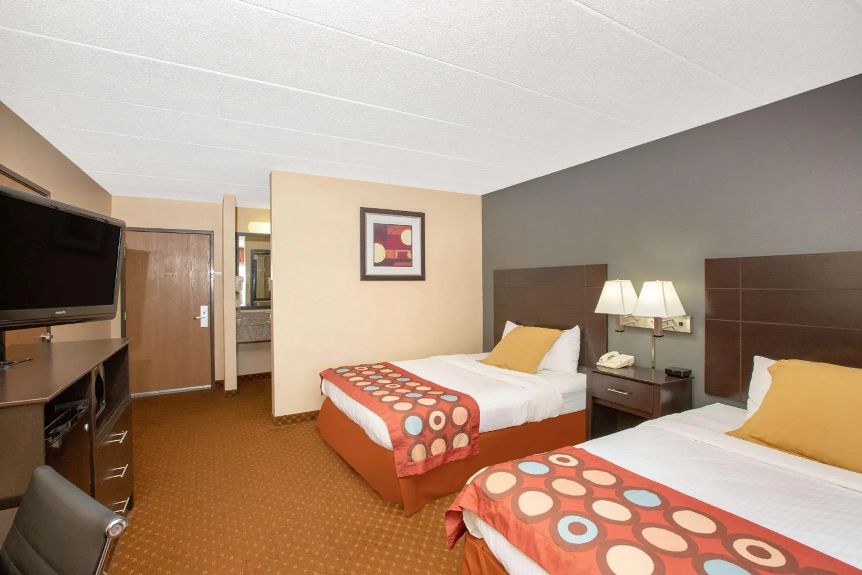 Photo of the whole room, Bed in AmericInn by Wyndham Coralville