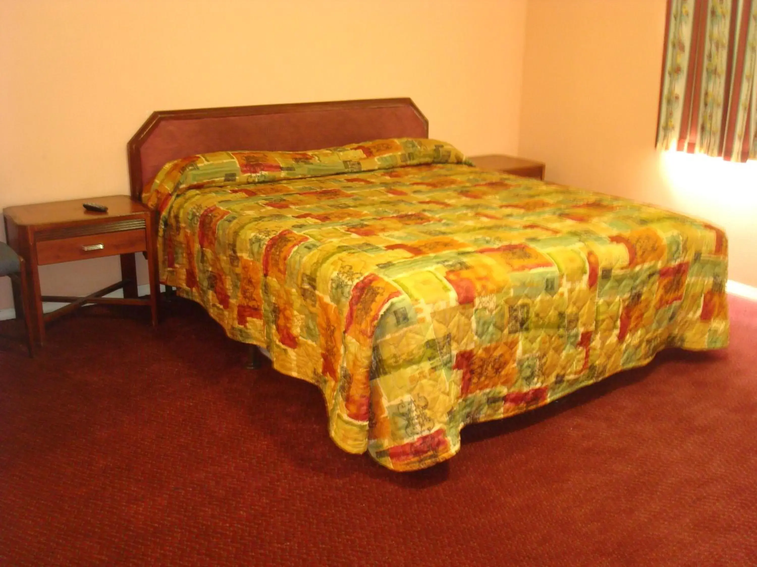 Photo of the whole room, Bed in Travel Inn