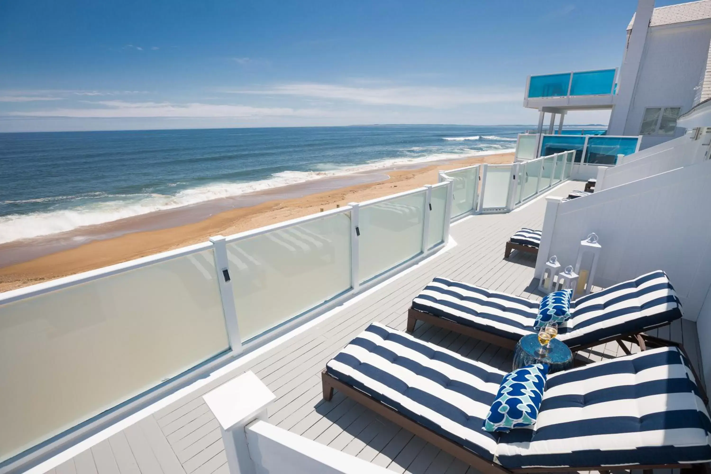 Sea view, Balcony/Terrace in Blue - Inn on the Beach