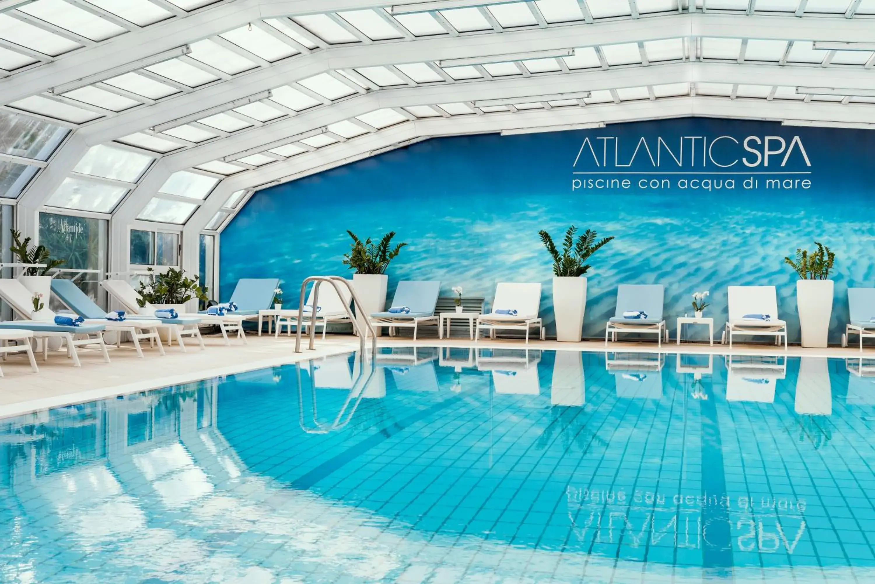 Swimming Pool in Hotel Atlantic