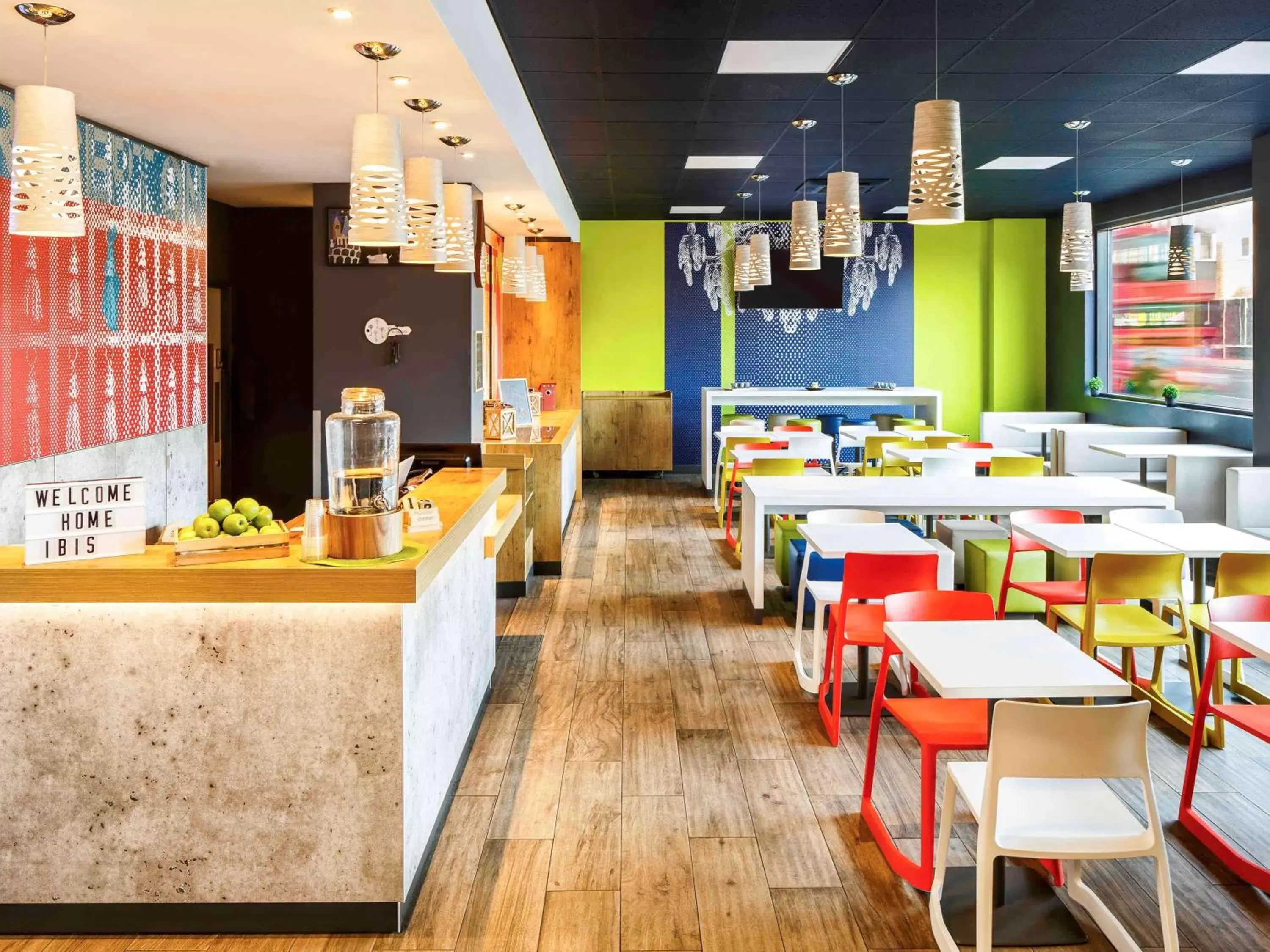 Property building, Restaurant/Places to Eat in ibis budget London Hounslow
