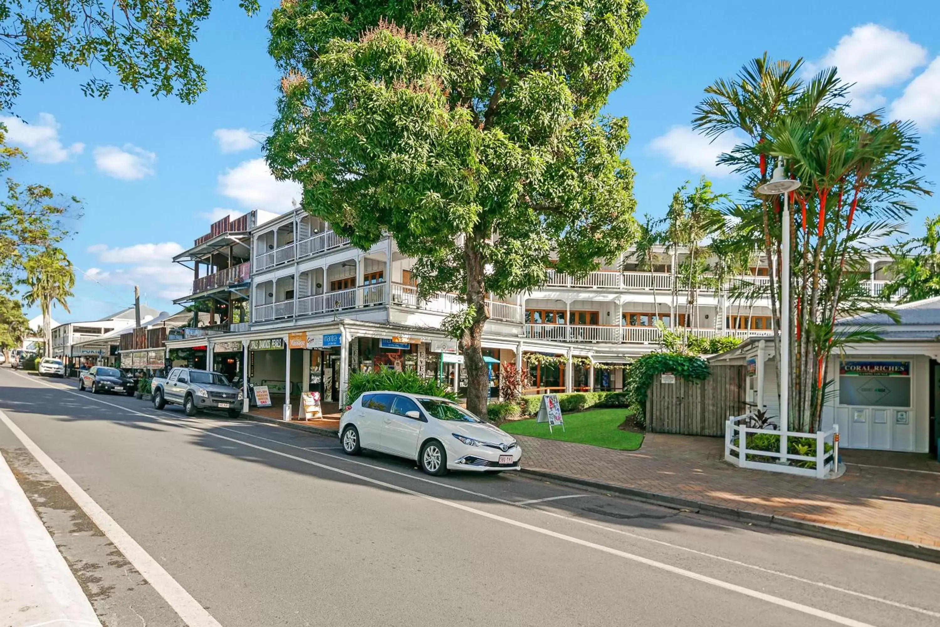 Facade/entrance in Mantra on the Inlet