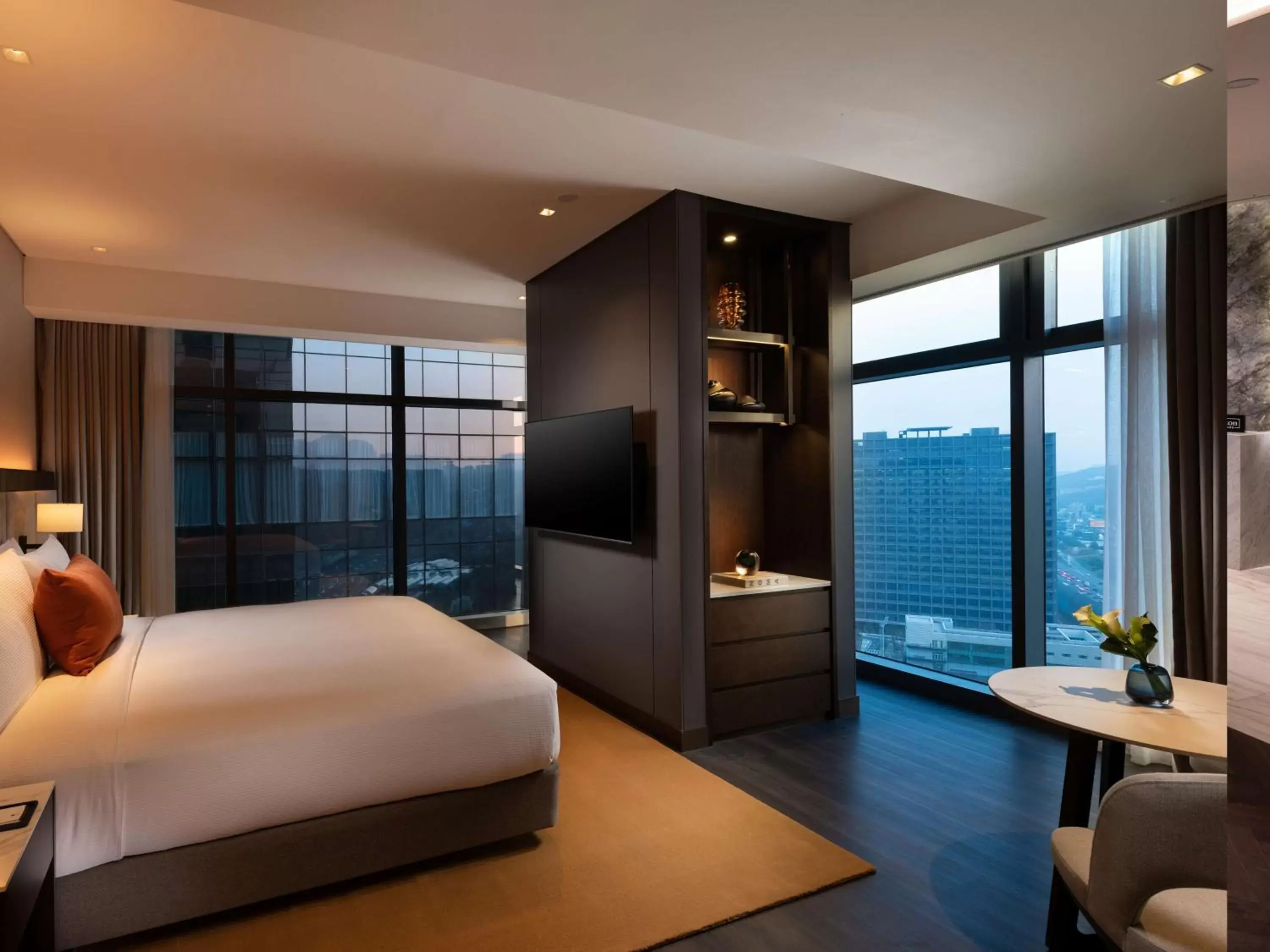 Bed in DoubleTree By Hilton Seoul Pangyo