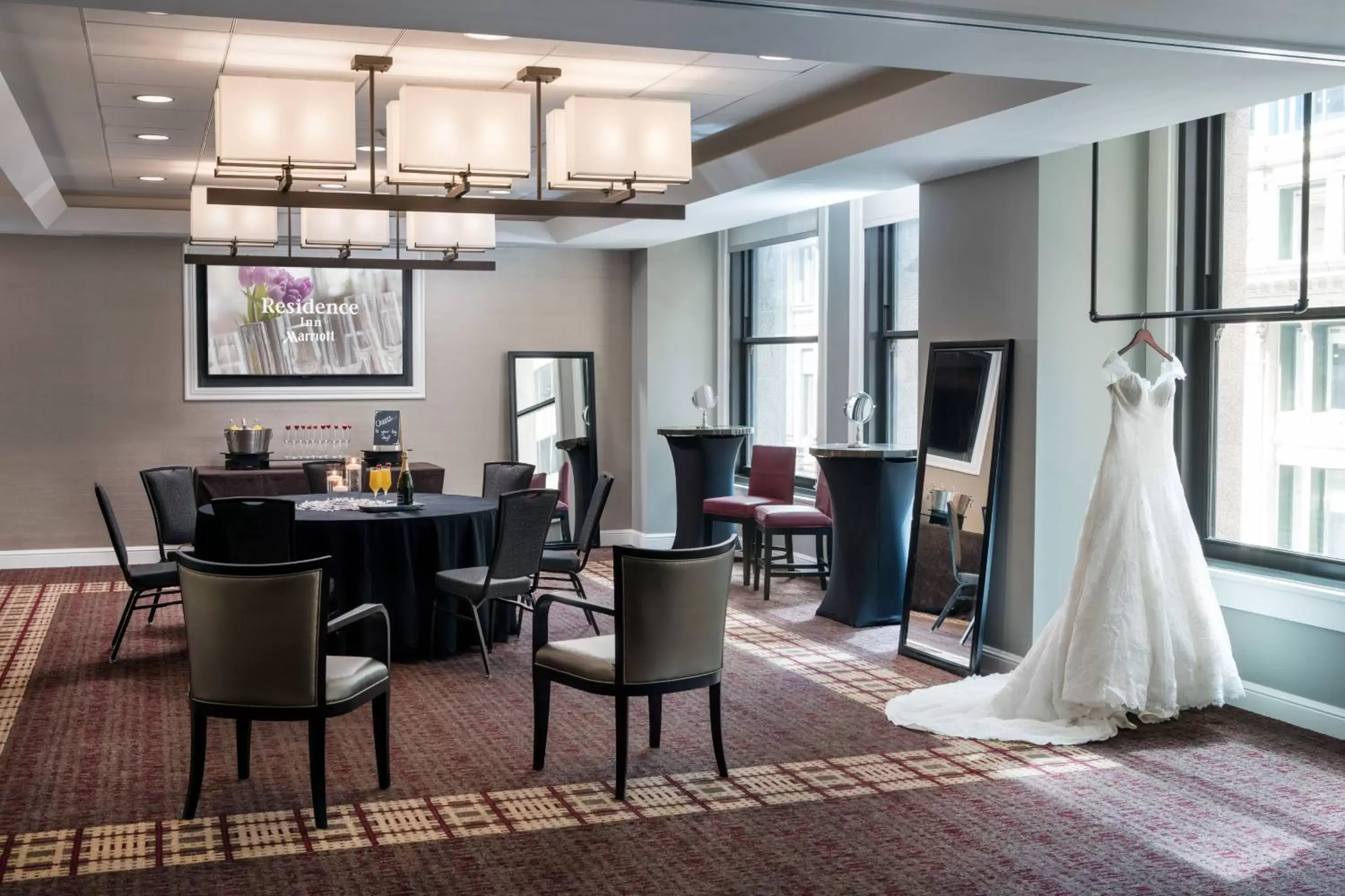 Photo of the whole room, Restaurant/Places to Eat in Residence Inn by Marriott Chicago Downtown/Loop