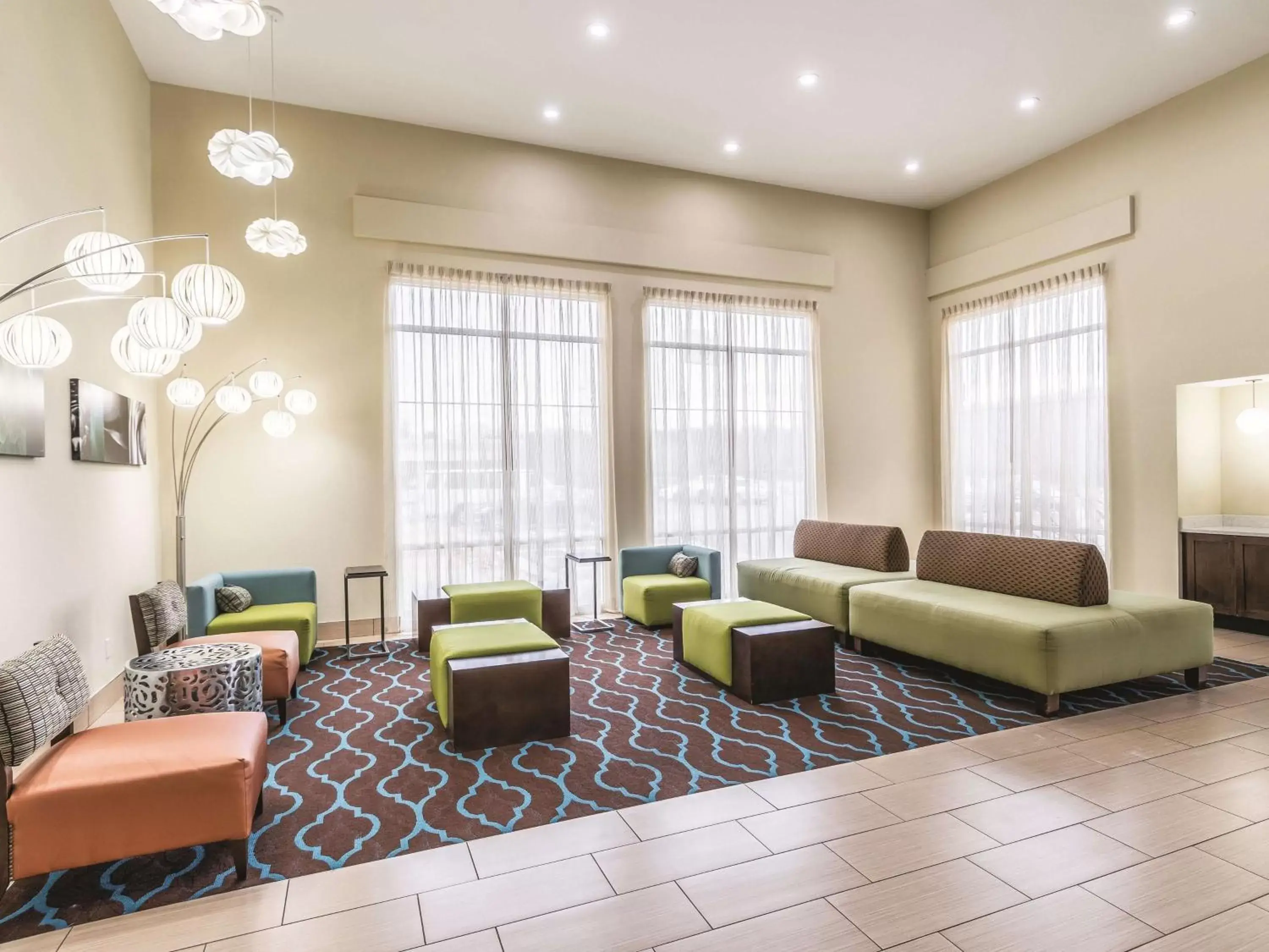 Lobby or reception, Seating Area in La Quinta by Wyndham Knoxville Central Papermill