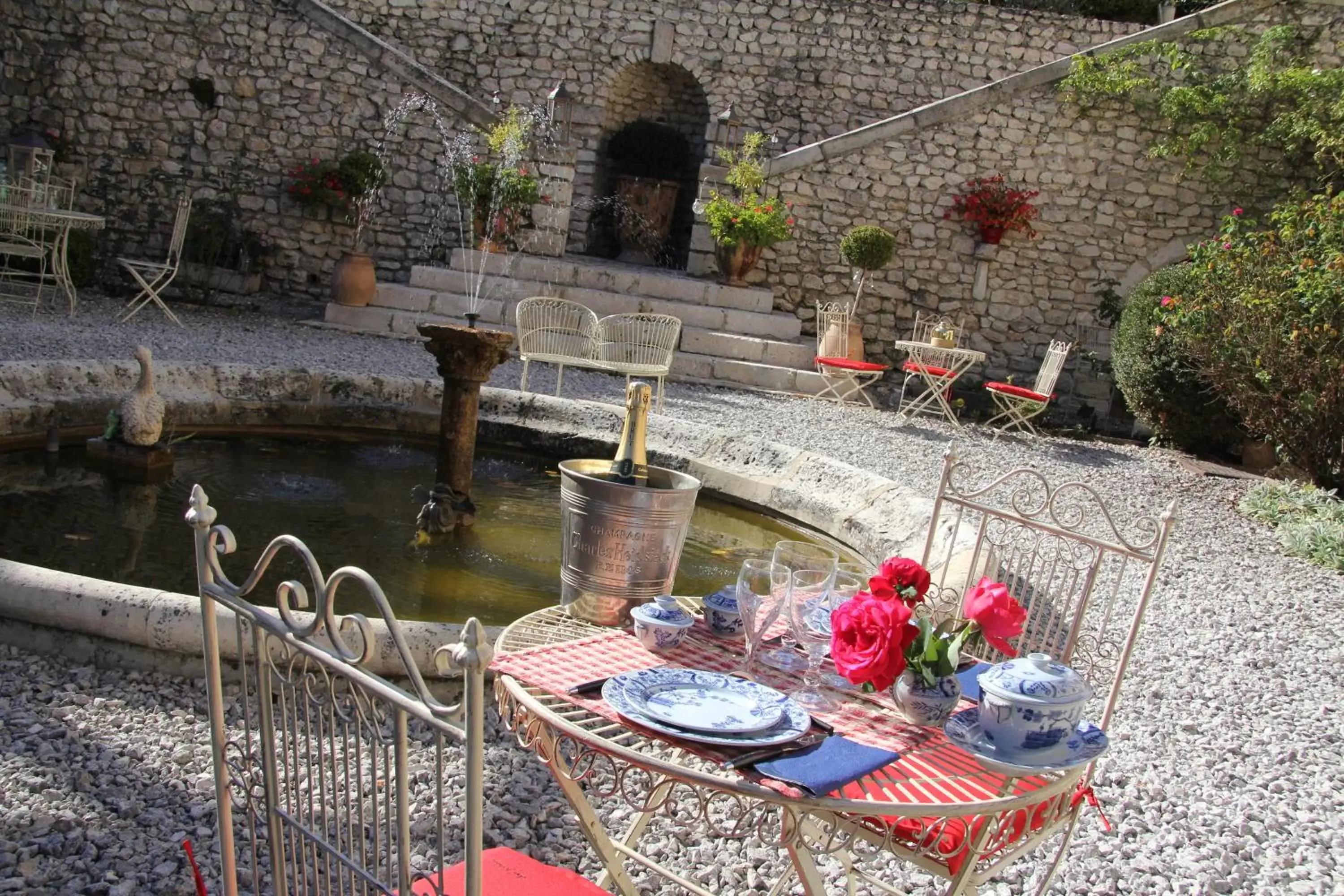 Restaurant/places to eat in Demeure des Vieux Bains