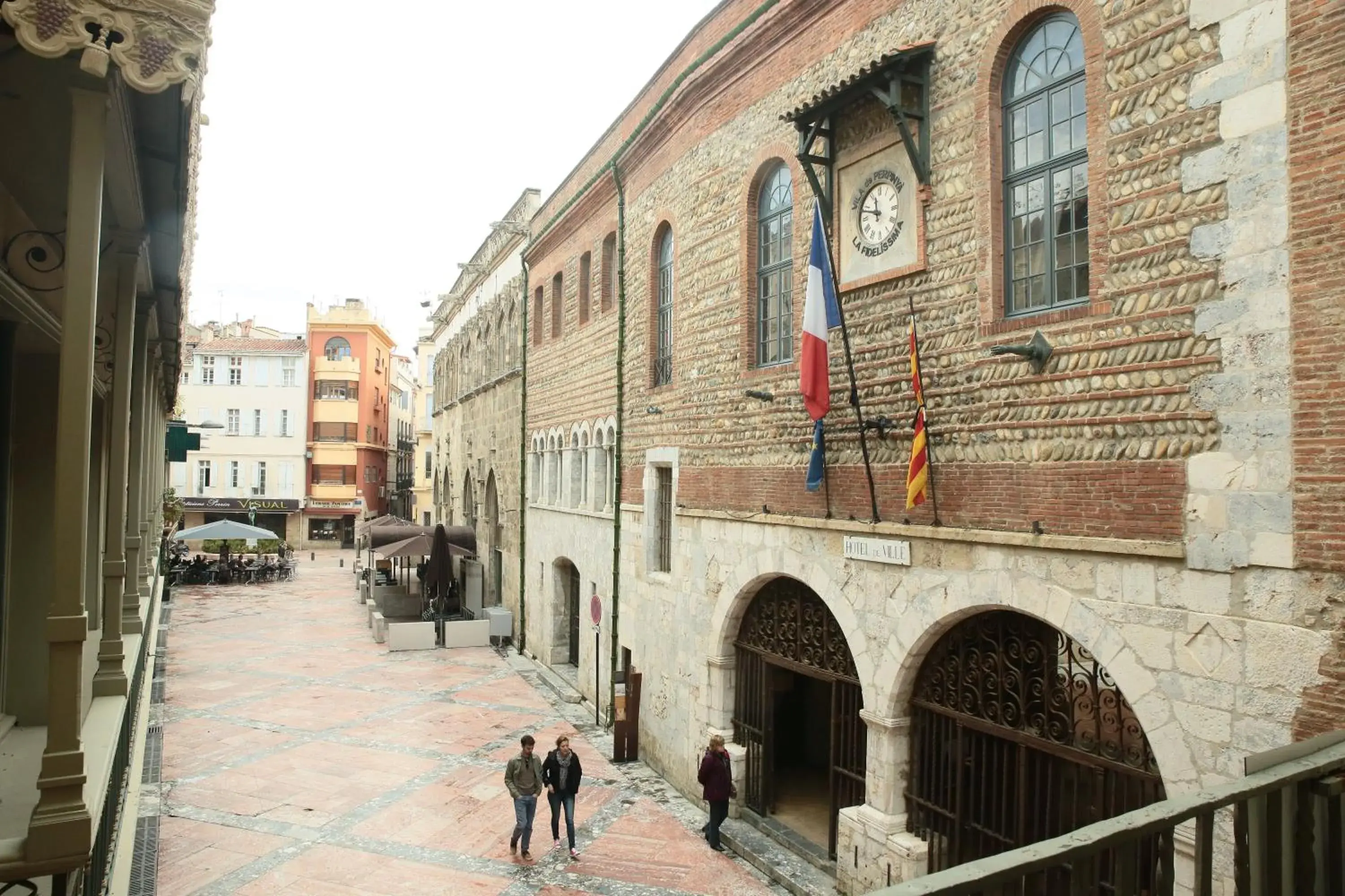 Property building in Hôtel De La Loge