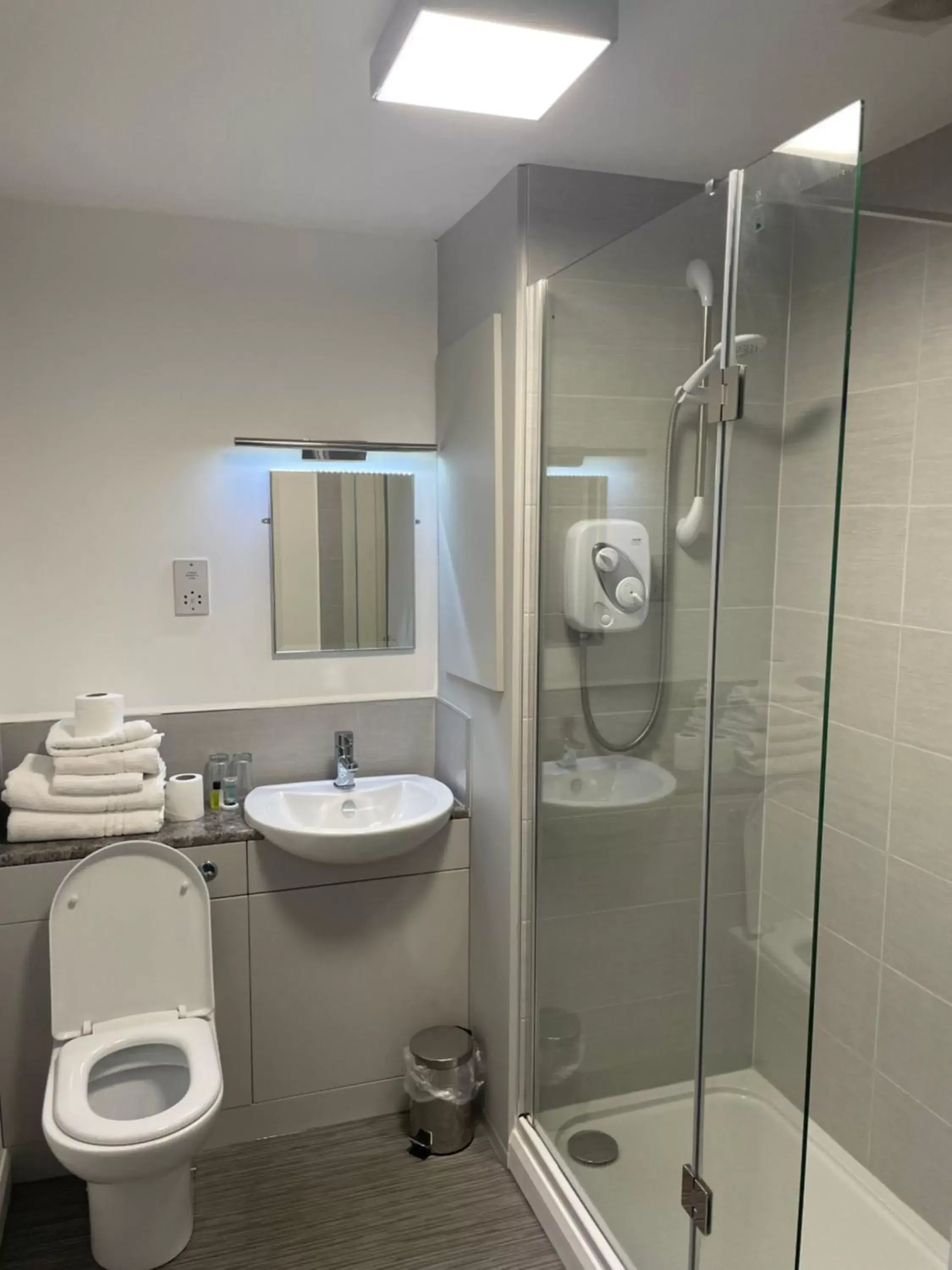 Bathroom in Littleover Lodge Hotel