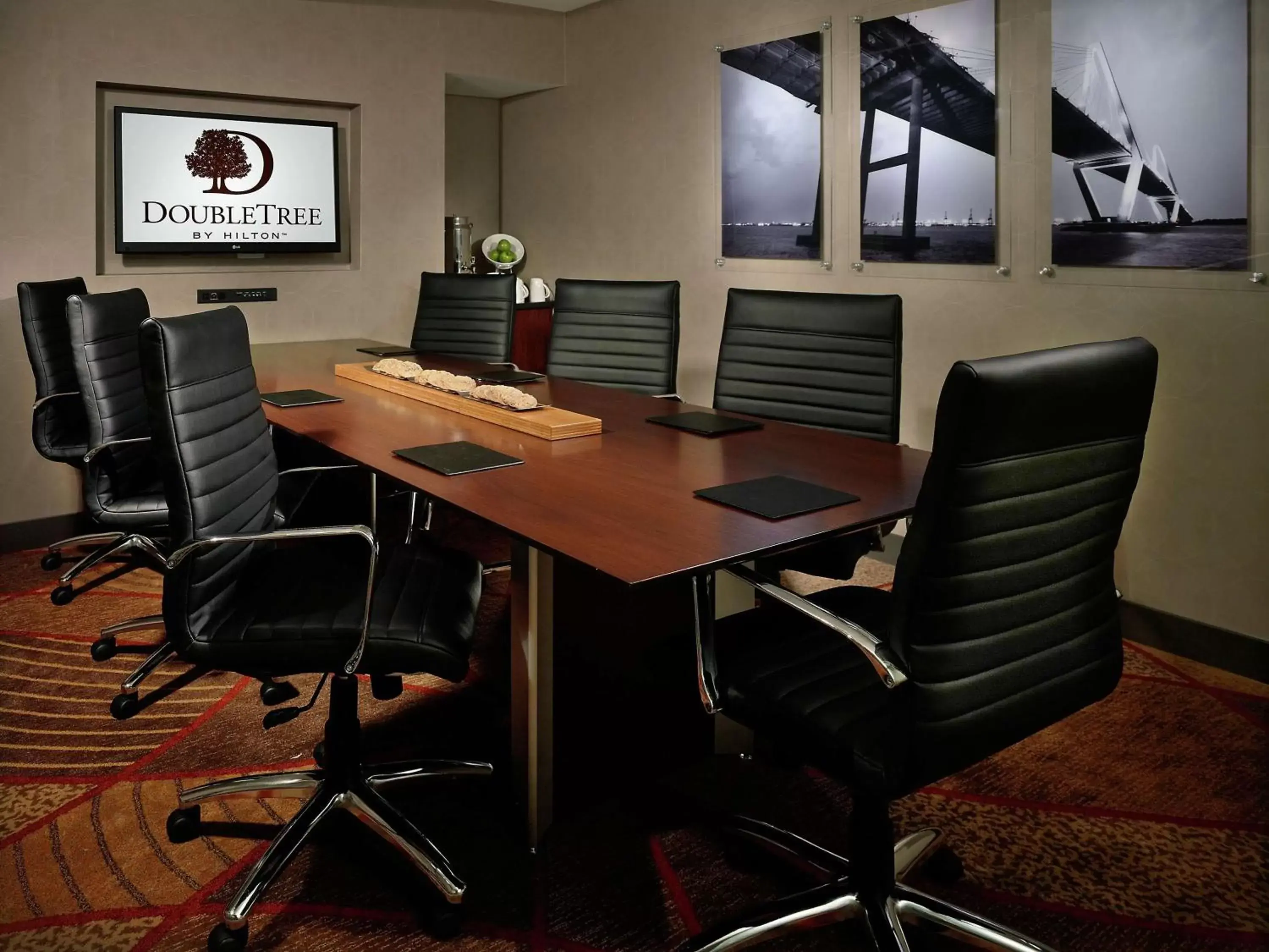 Meeting/conference room in DoubleTree Hotel & Suites Charleston Airport