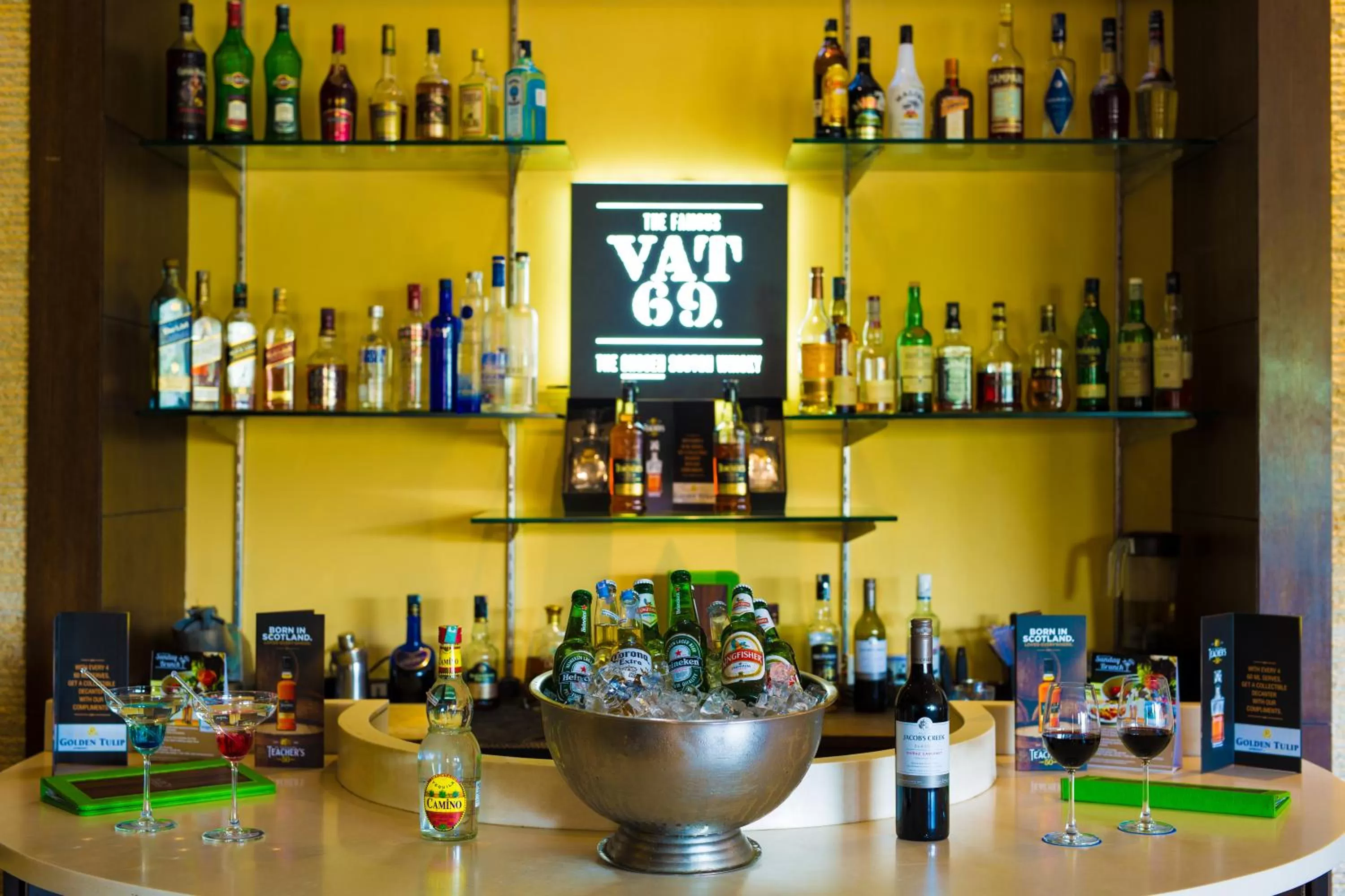 Lounge or bar in Golden Tulip Chandigarh, Panchkula