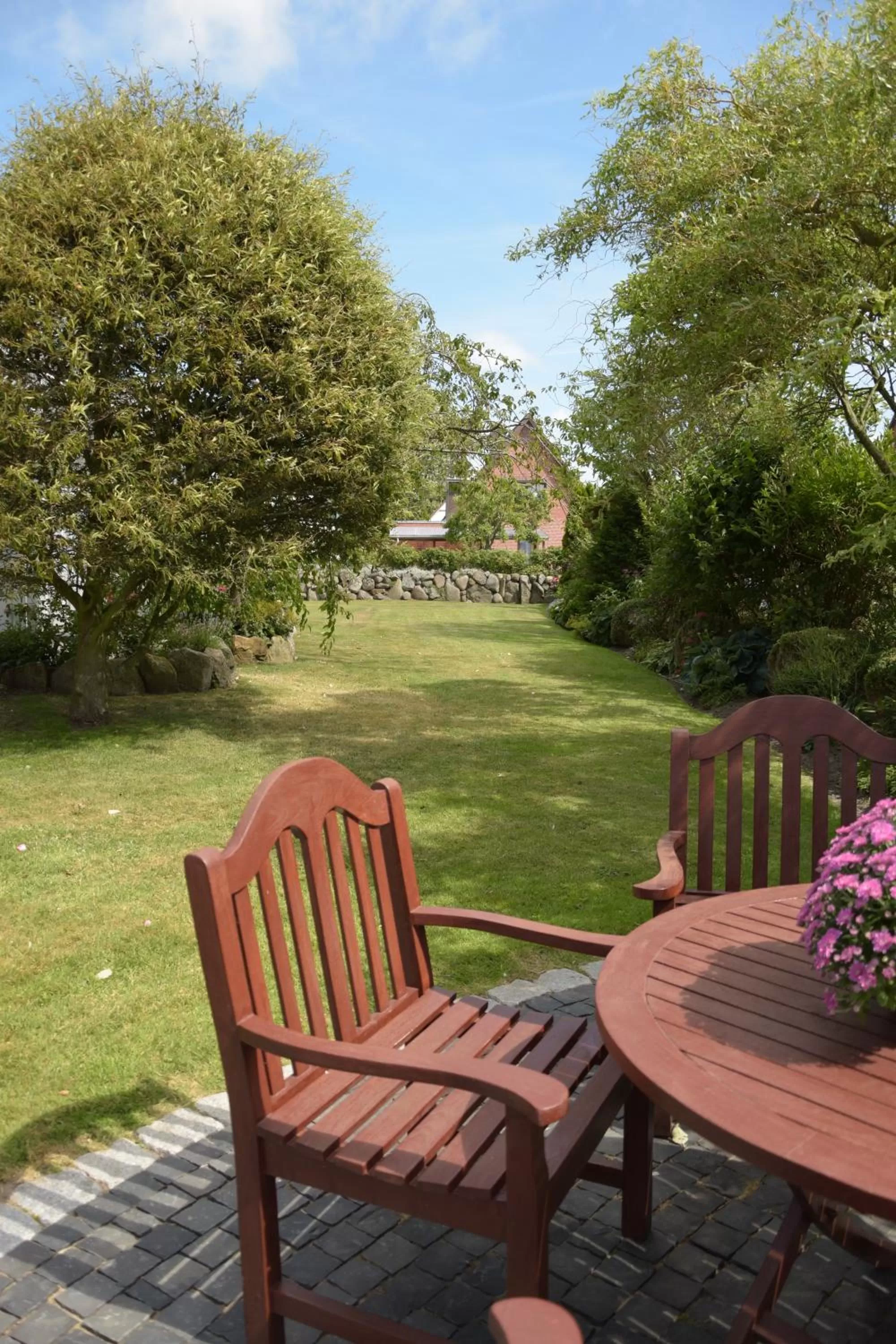 Garden view in Hotel garni Seeluft Büsum