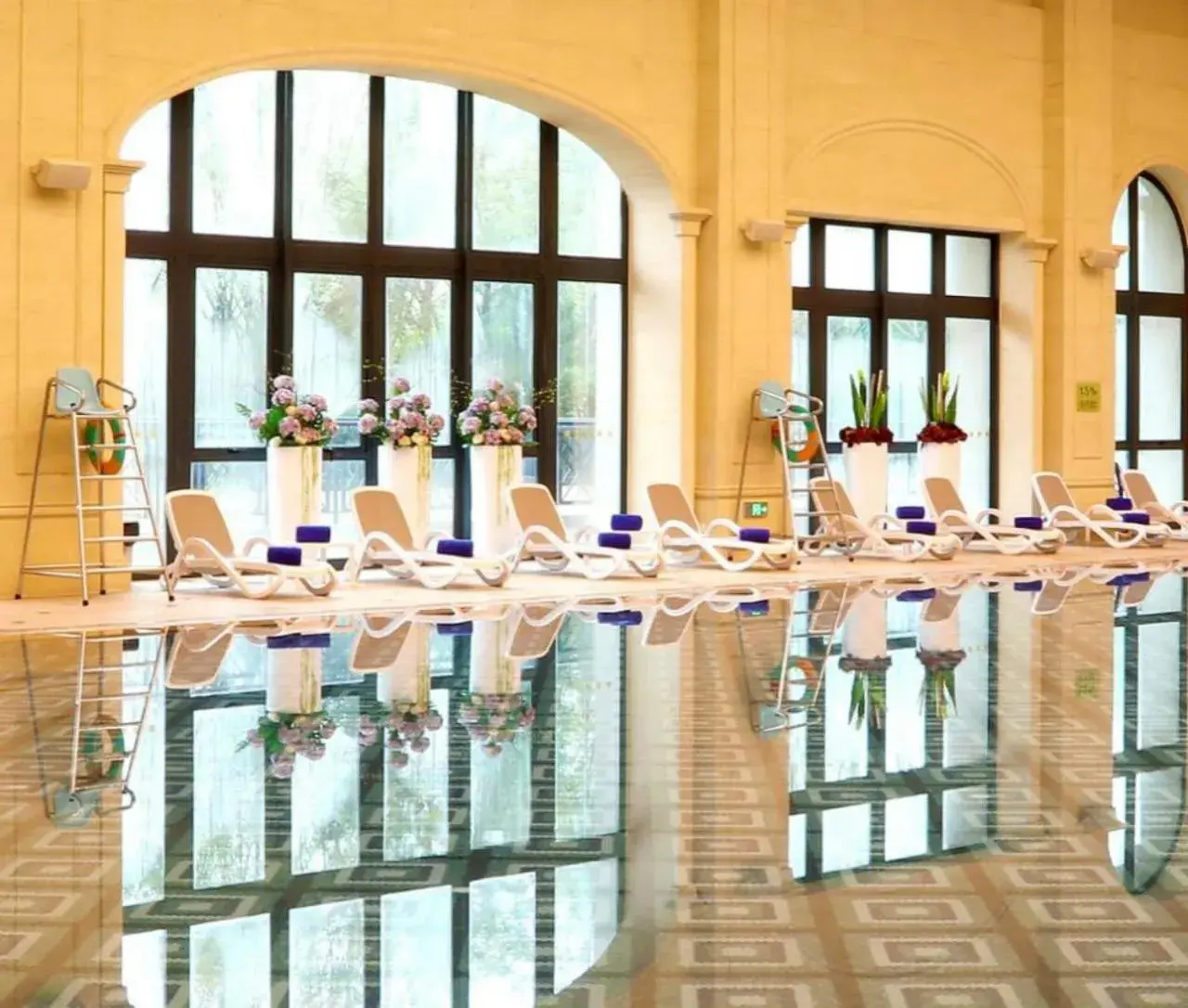 Swimming pool, Banquet Facilities in Orient-Anyi international Hotel