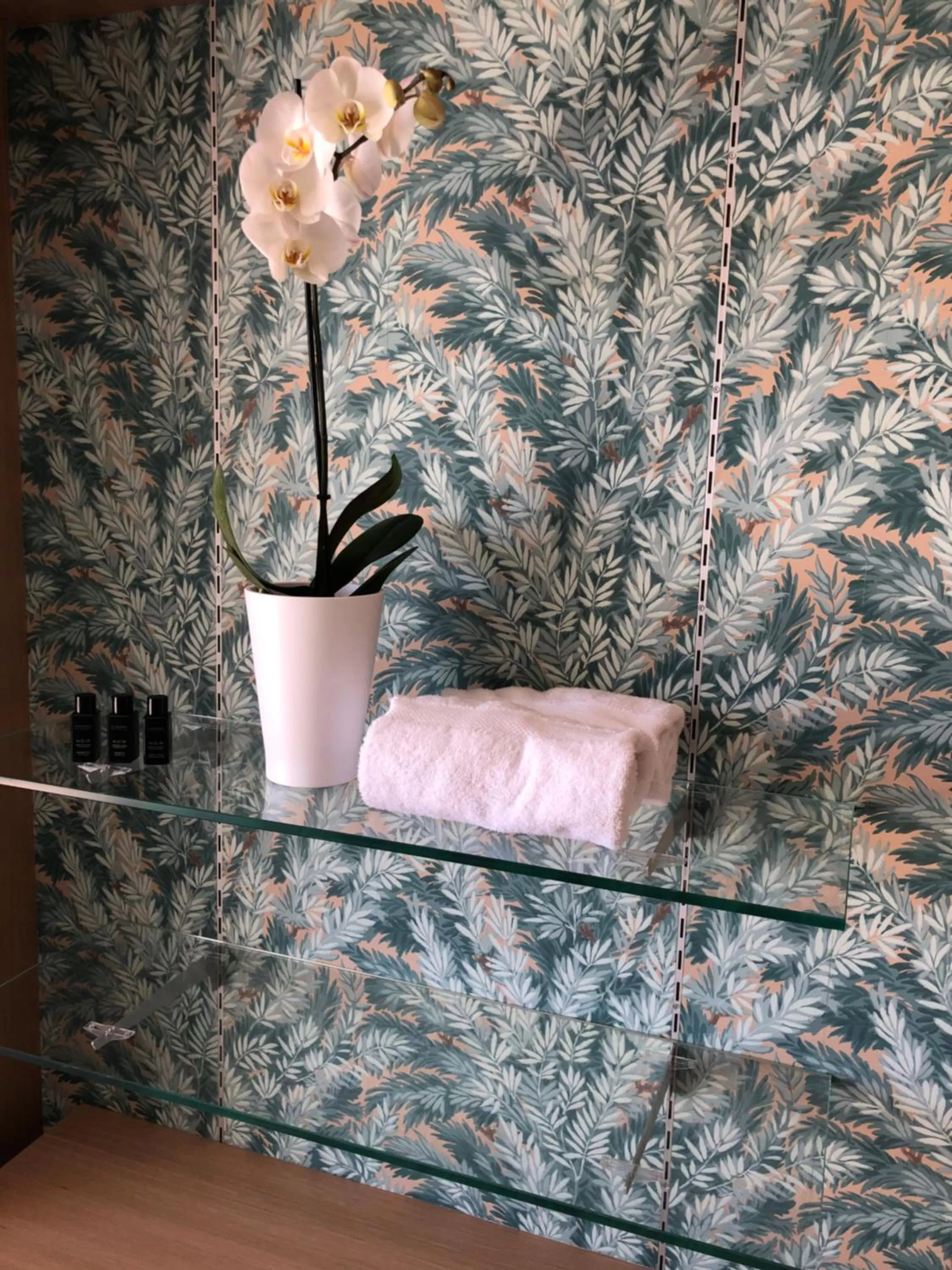 Spa and wellness centre/facilities, Bathroom in Le Monastère de Saint Mont Hôtel & Spa