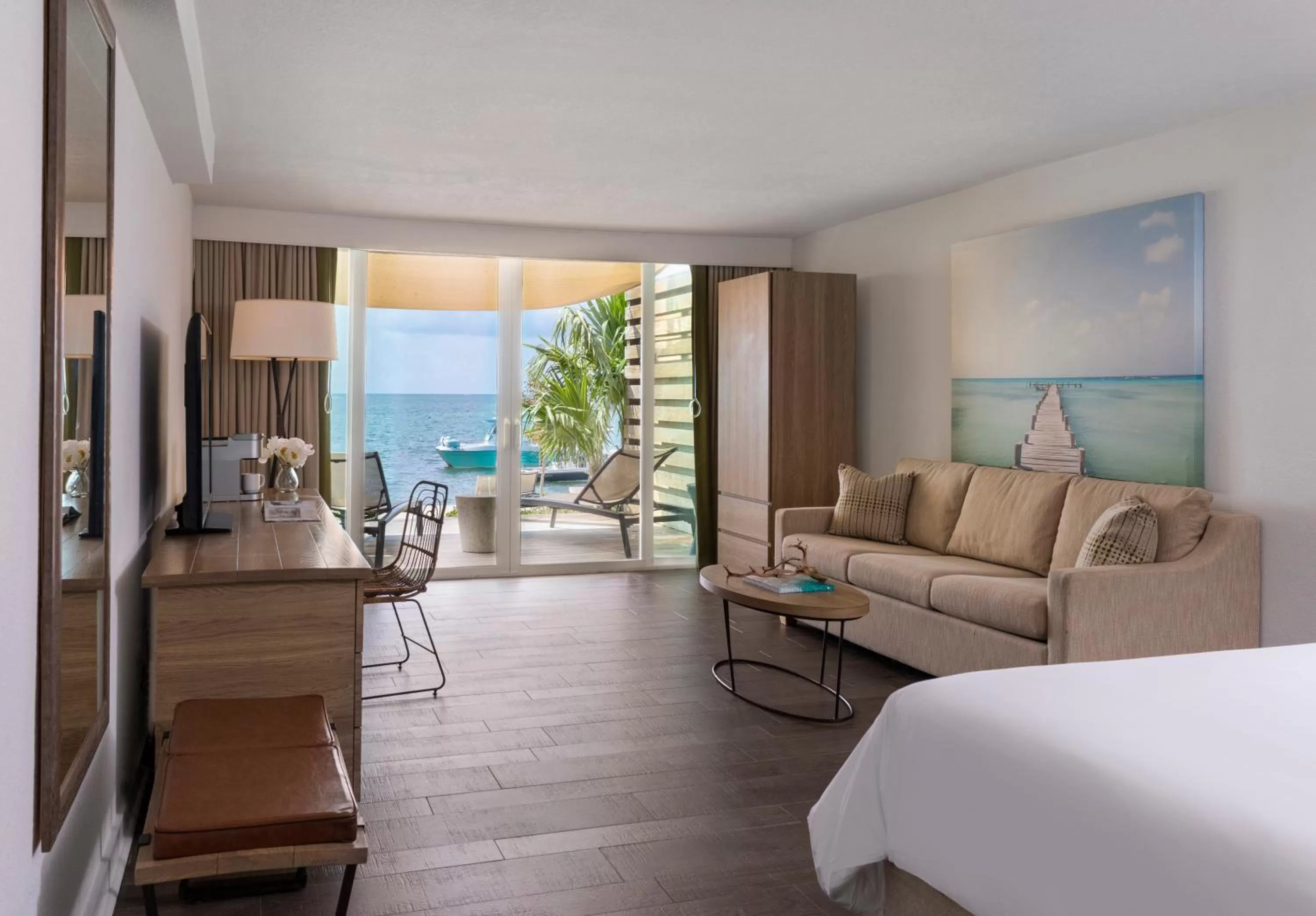 TV and multimedia, Bed in Amara Cay Resort