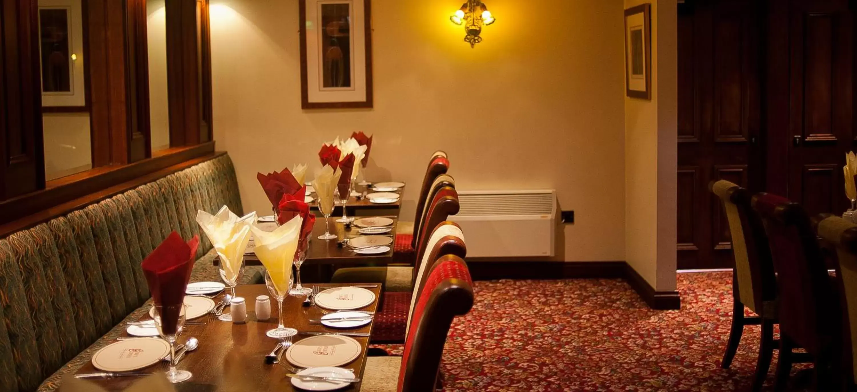 Restaurant/Places to Eat in Corr's Corner Hotel