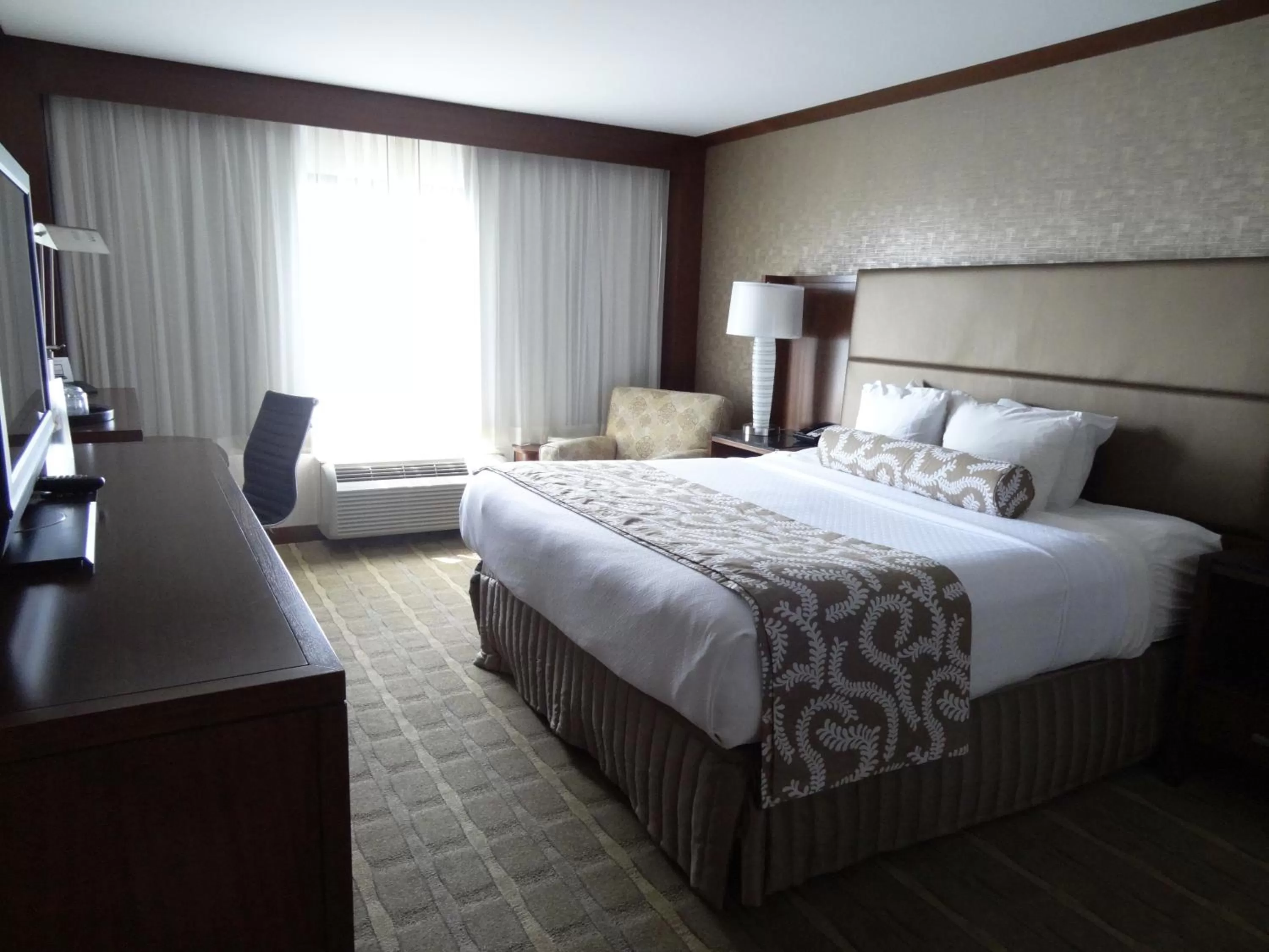 Bedroom, Bed in Crowne Plaza Hotel Foster City-San Mateo by IHG