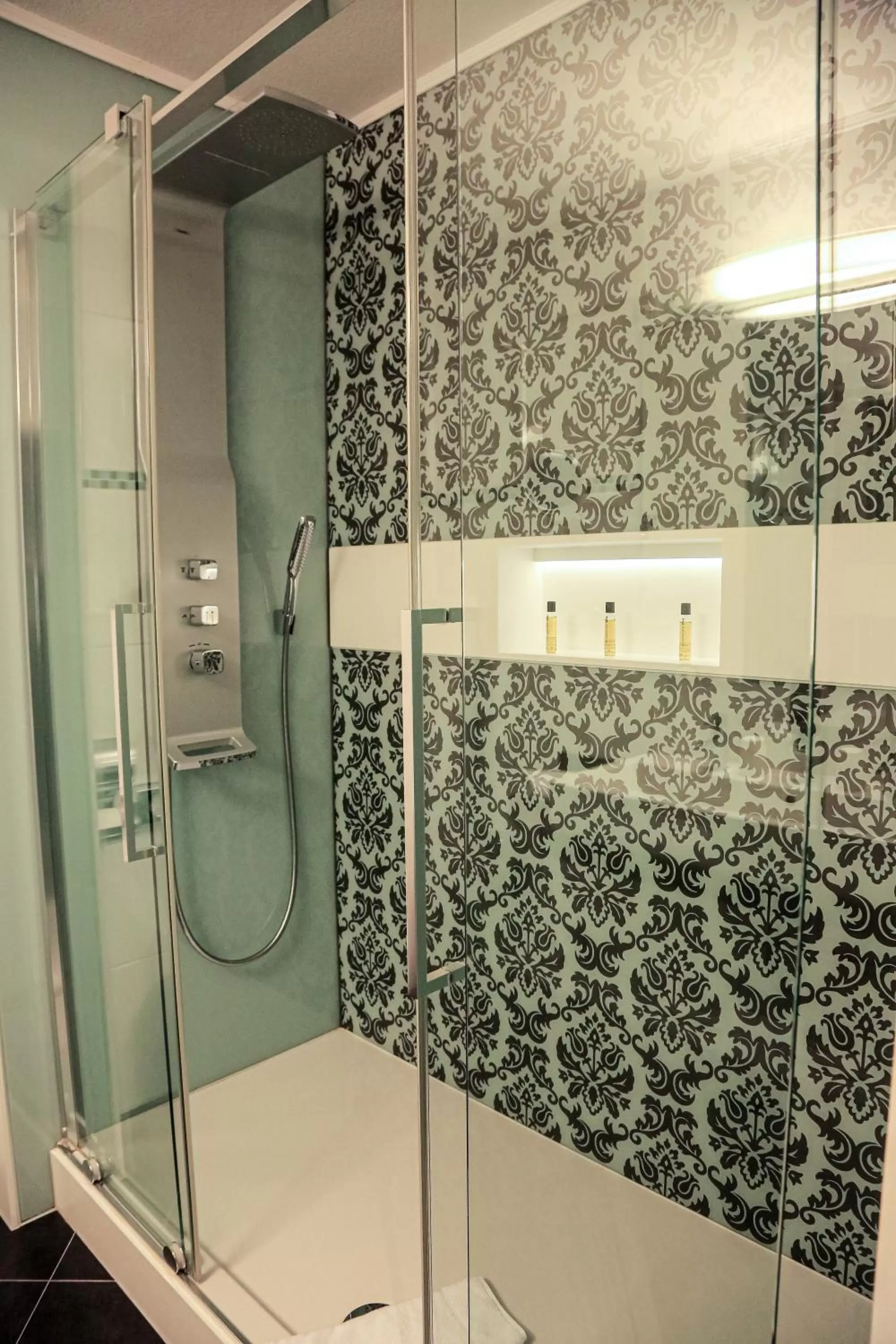 Shower in Hotel Bayerischer Hof