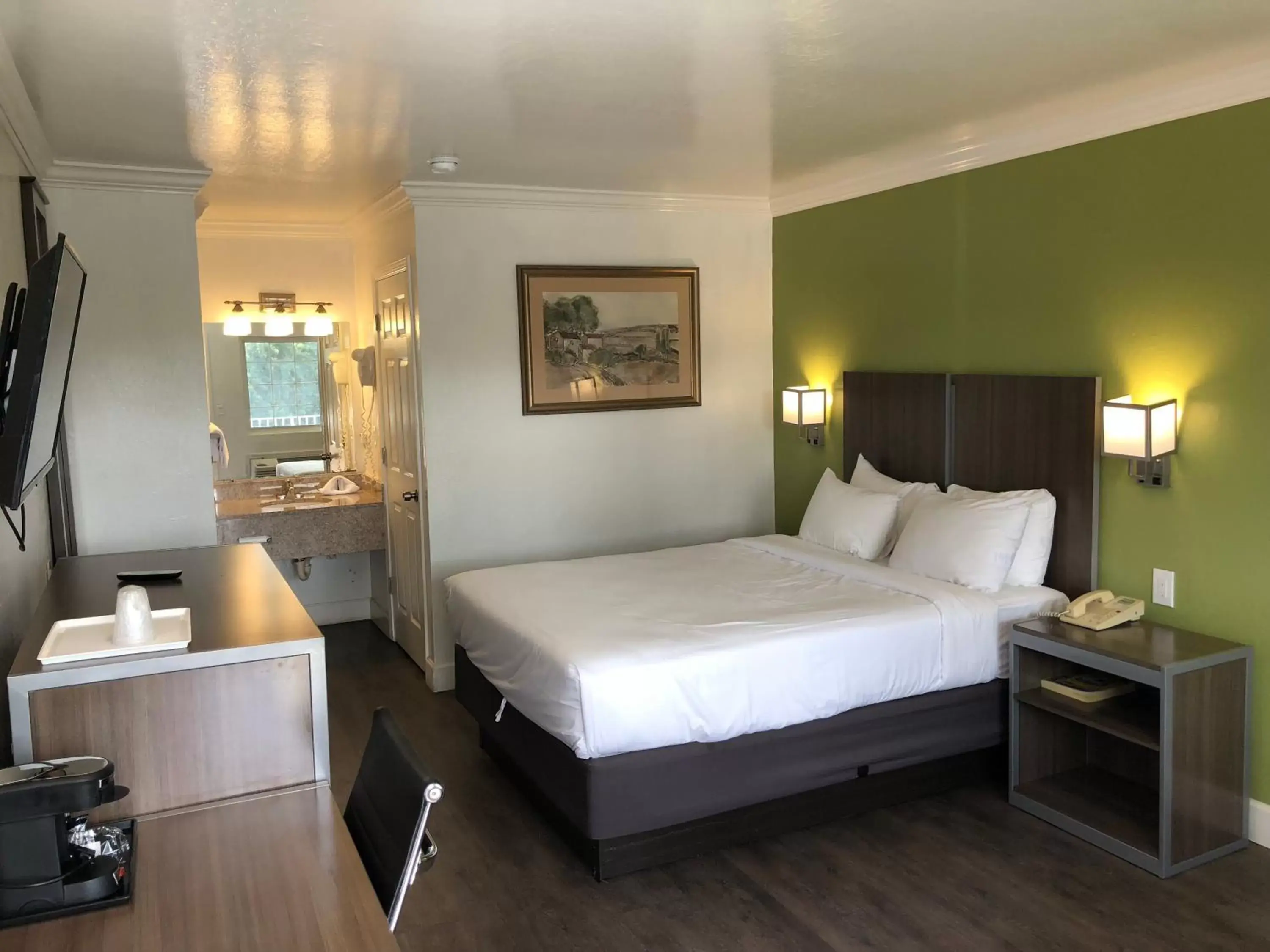 Bedroom, Bed in Gilroy Inn Bedroom, Bed in Gilroy Inn